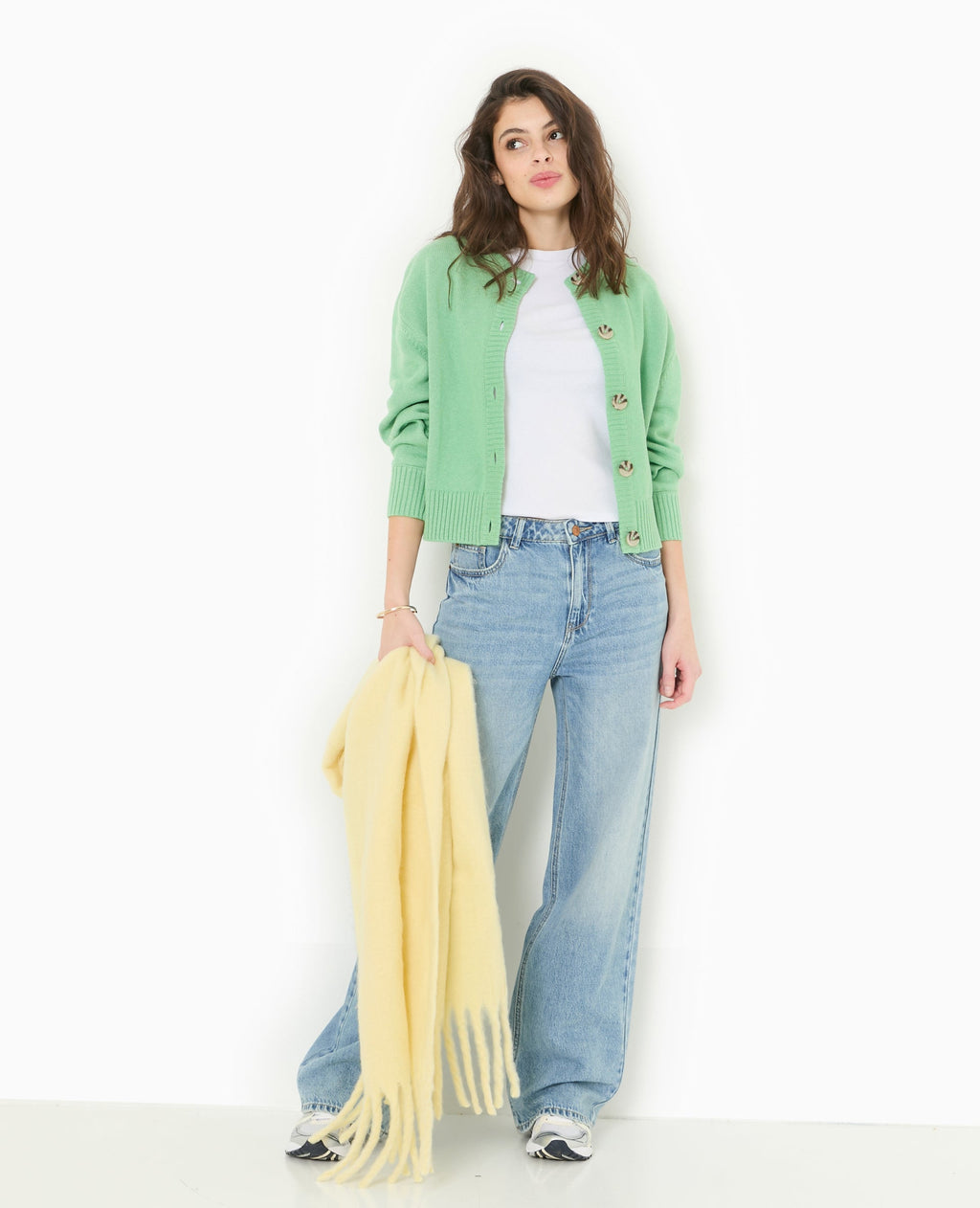 Gilet col rond avec gros boutons