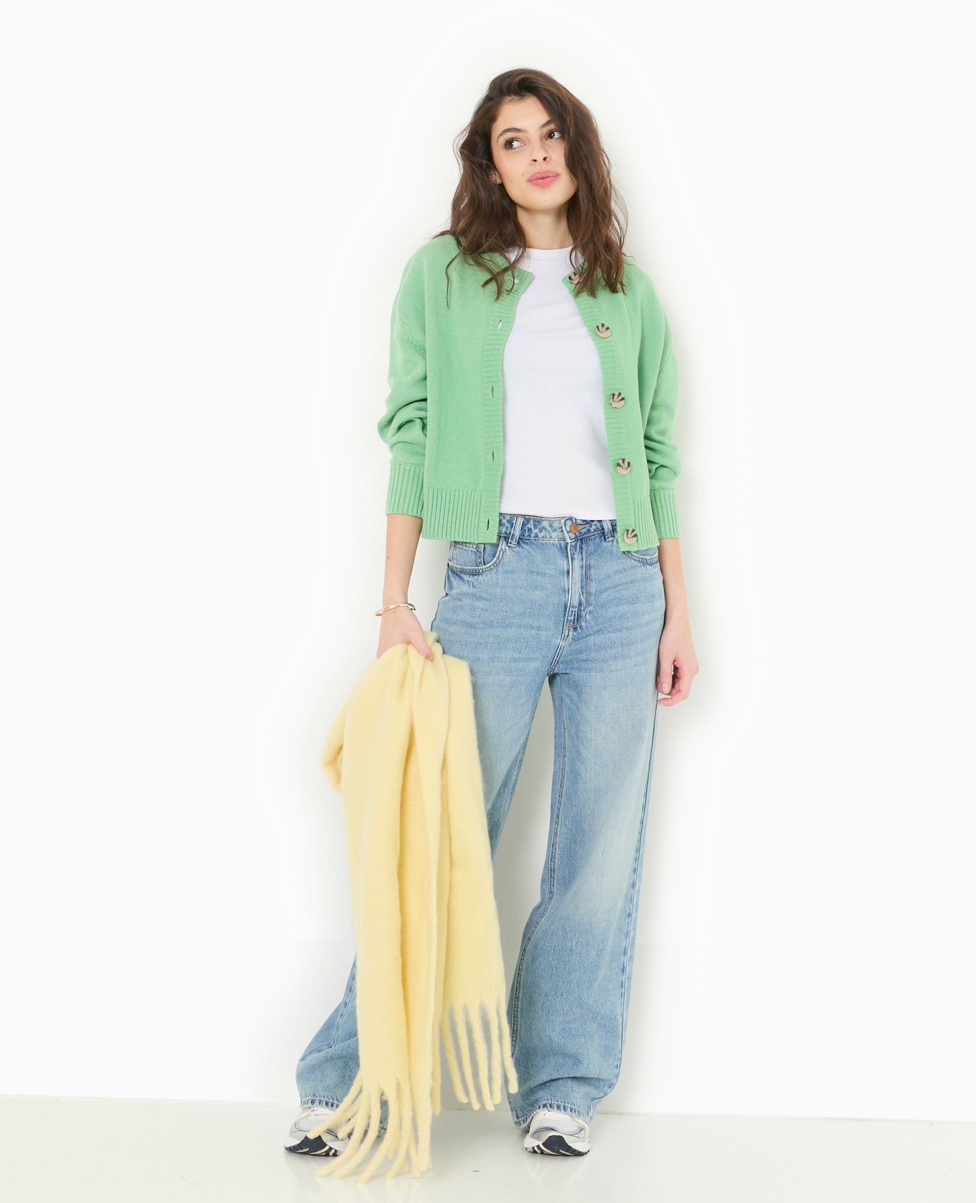 Gilet col rond avec gros boutons