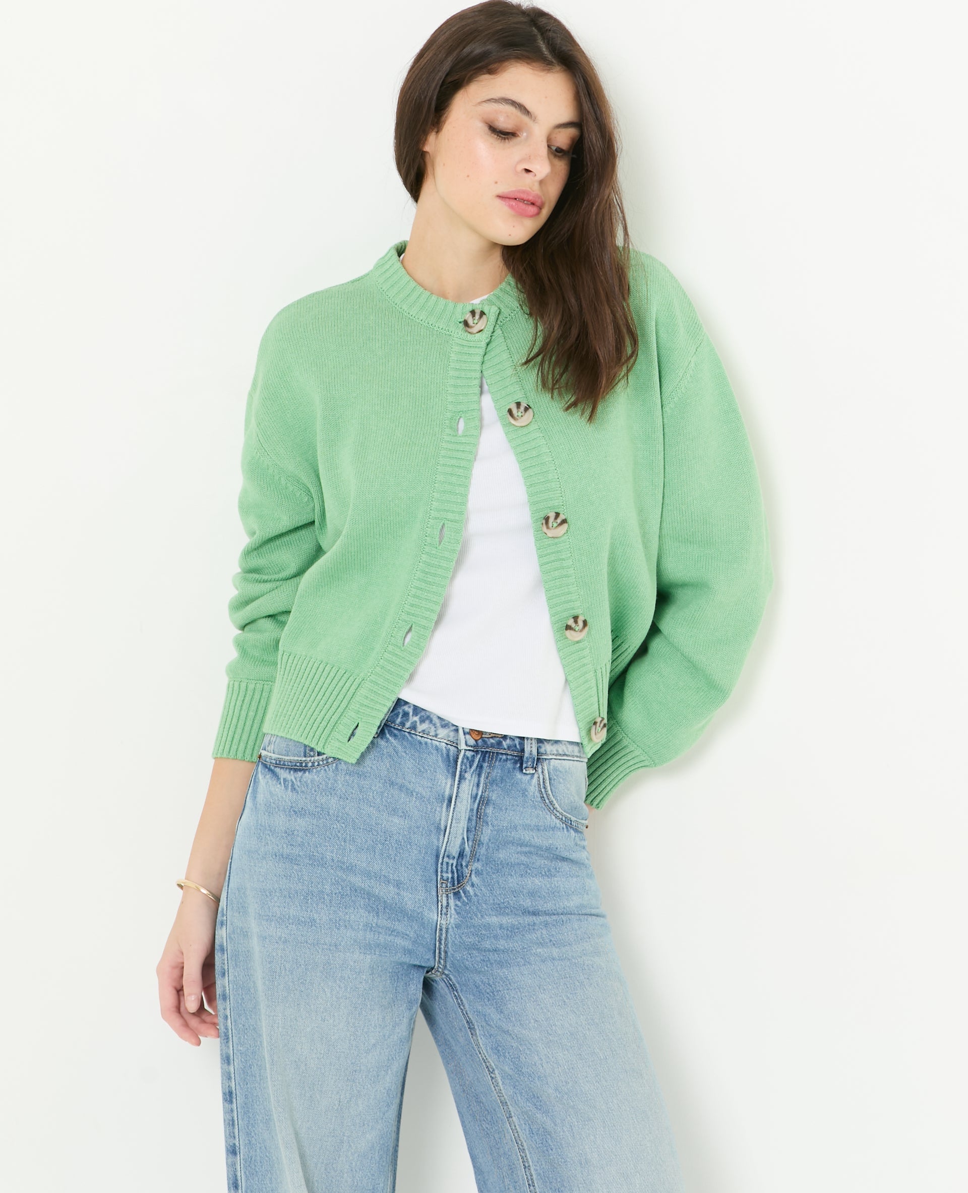 Gilet col rond avec gros boutons