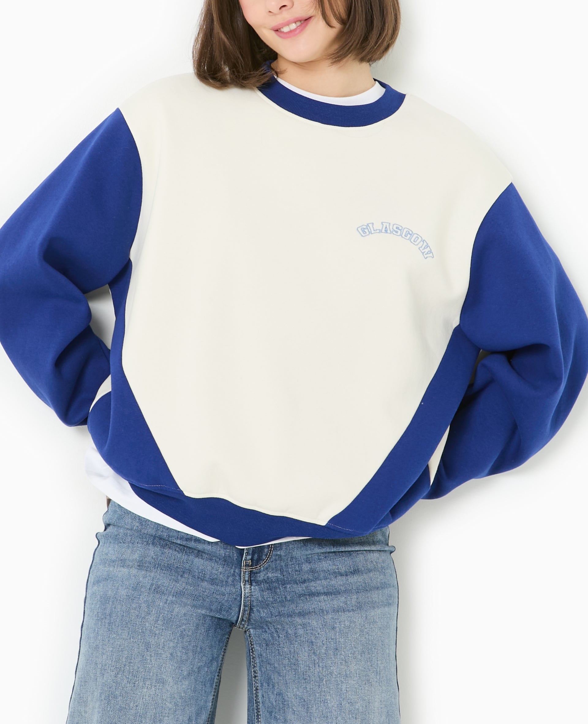 Sweat bicolore avec broderie poitrine et dos