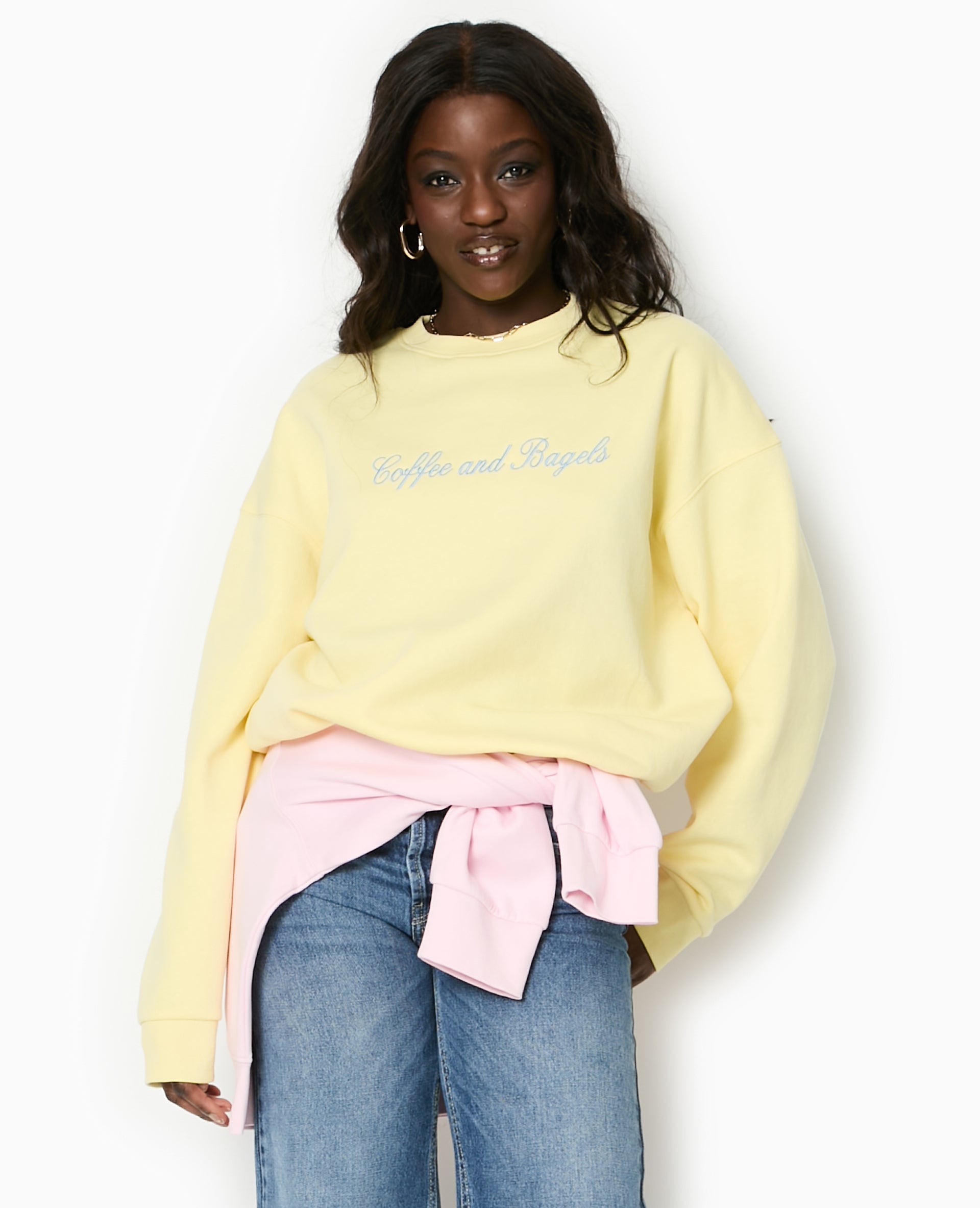 Sweat oversize avec broderies devant et dos