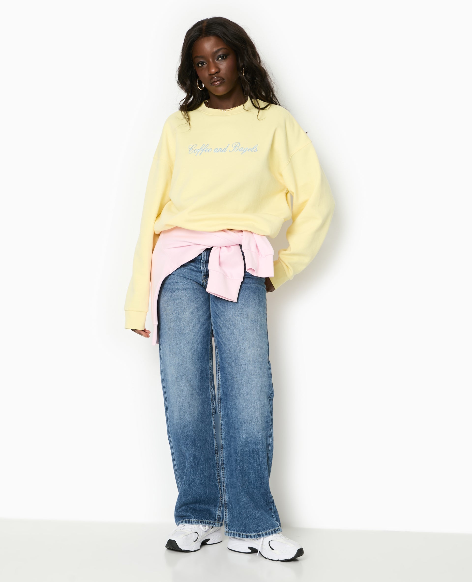 Sweat oversize avec broderies devant et dos