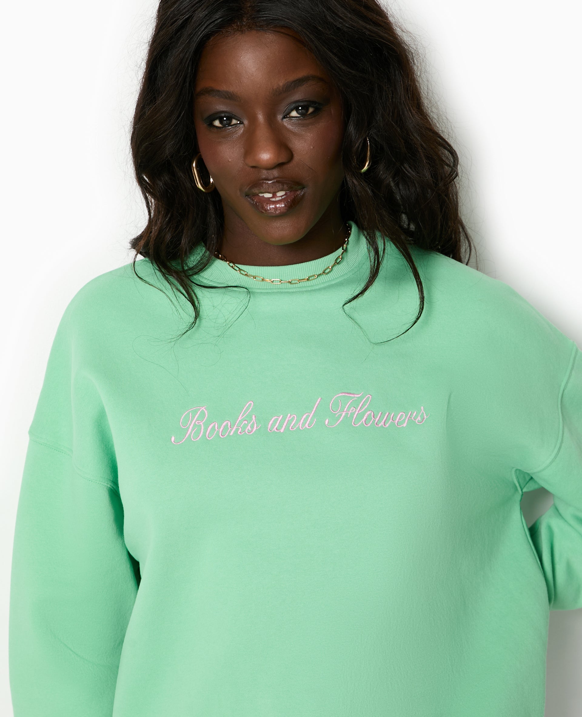 Sweat oversize avec broderies devant et dos