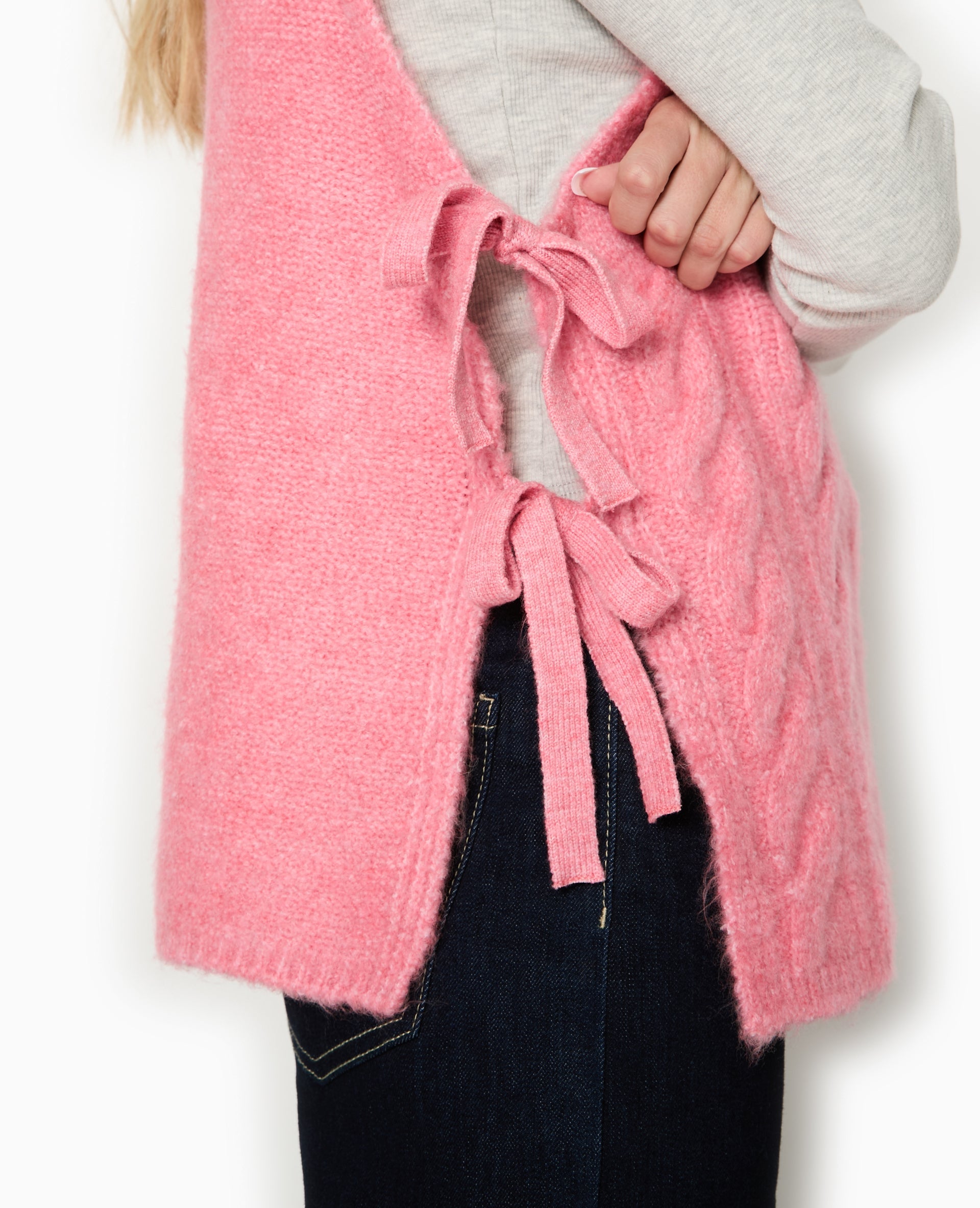 Pull sans manches avec nouettes sur les côtés