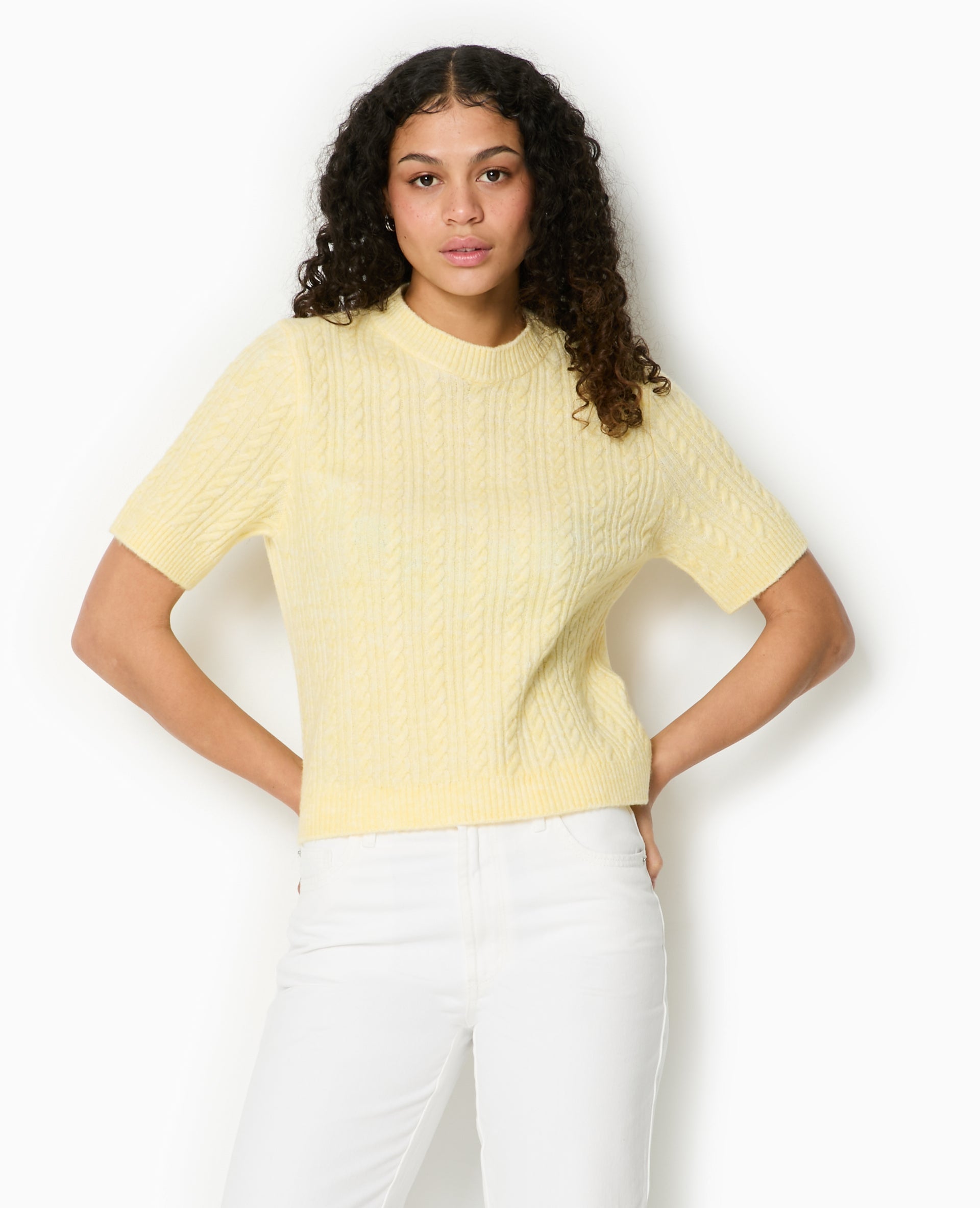 Pull manches courtes maille torsadée