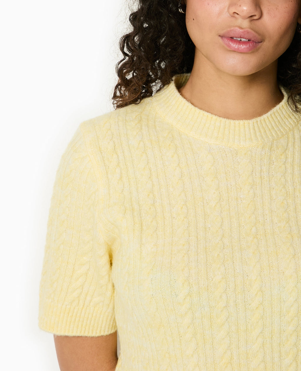 Pull manches courtes maille torsadée