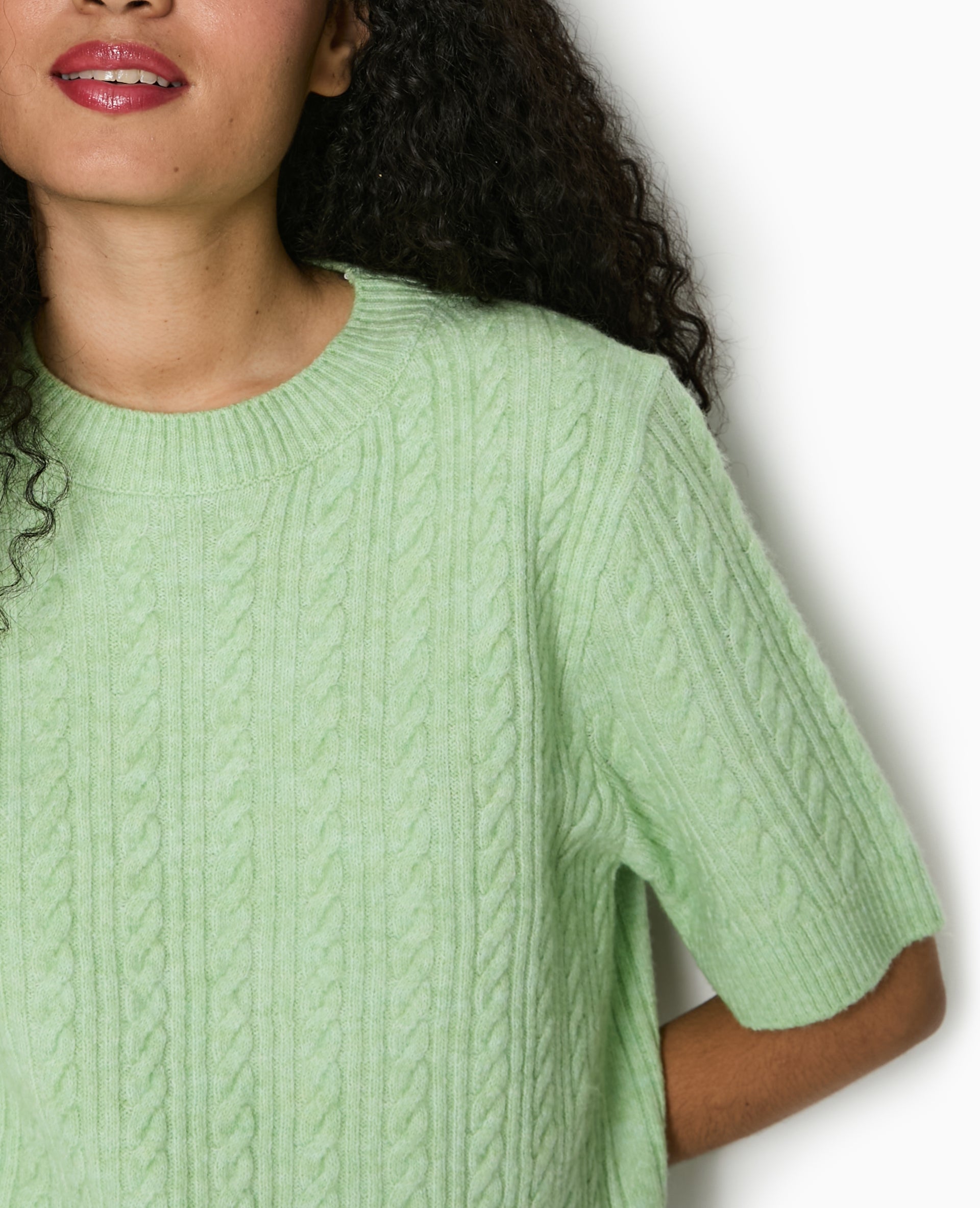 Pull manches courtes maille torsadée