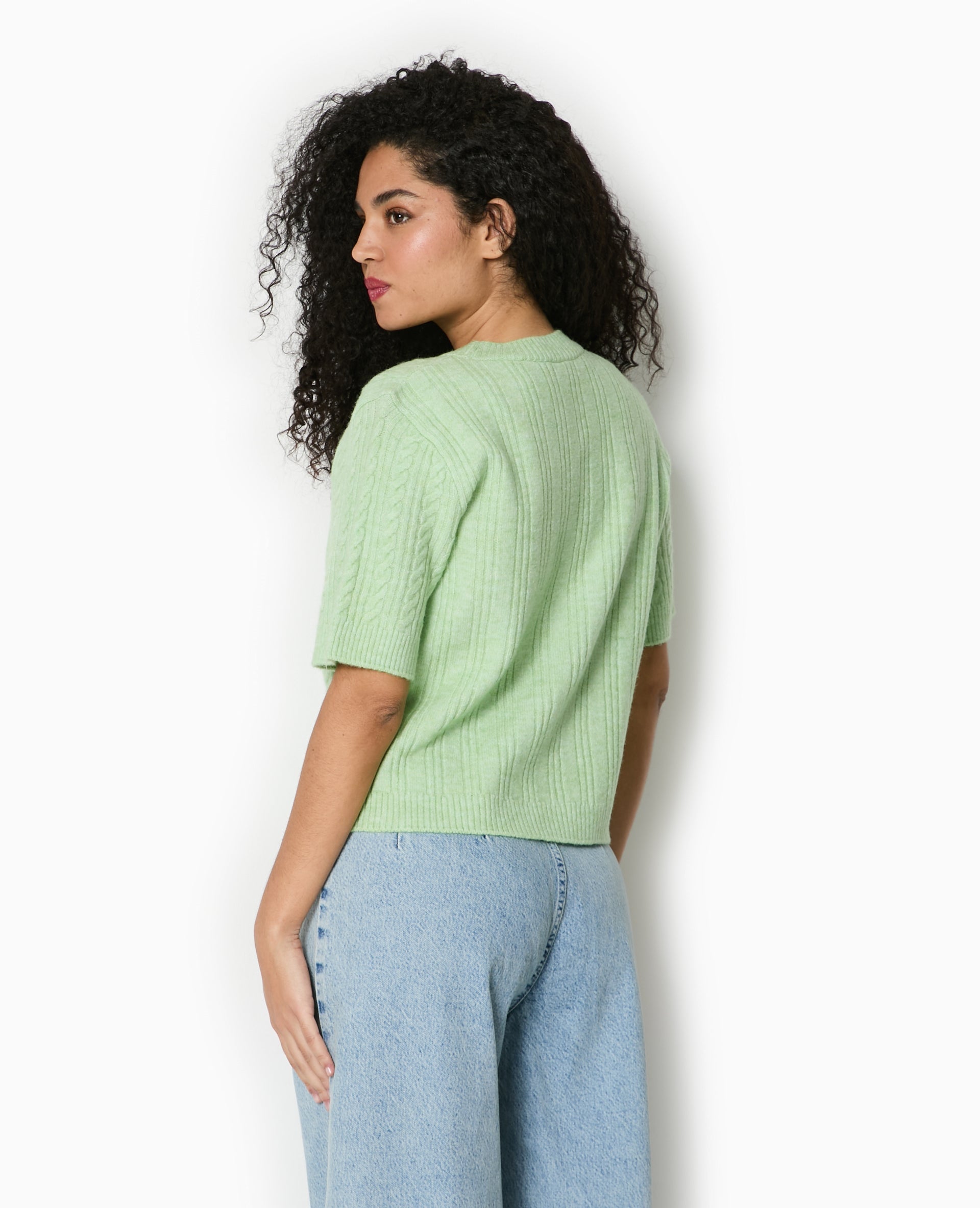 Pull manches courtes maille torsadée