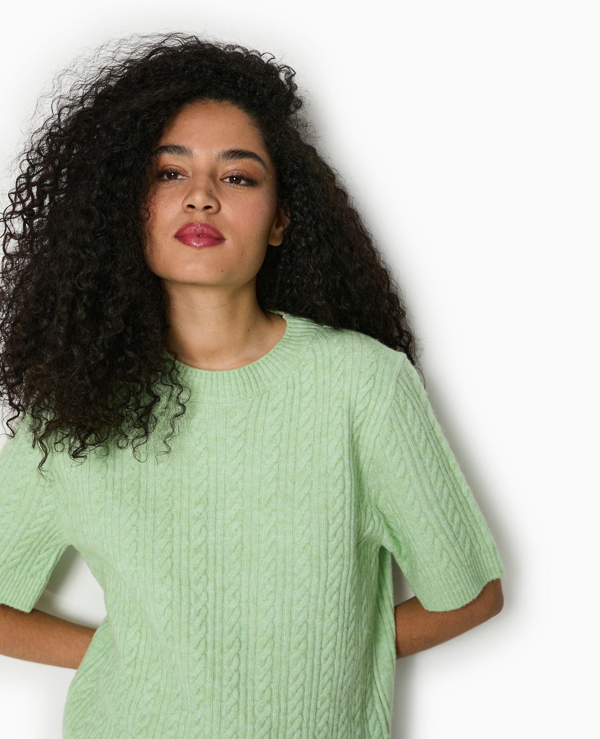 Pull manches courtes maille torsadée