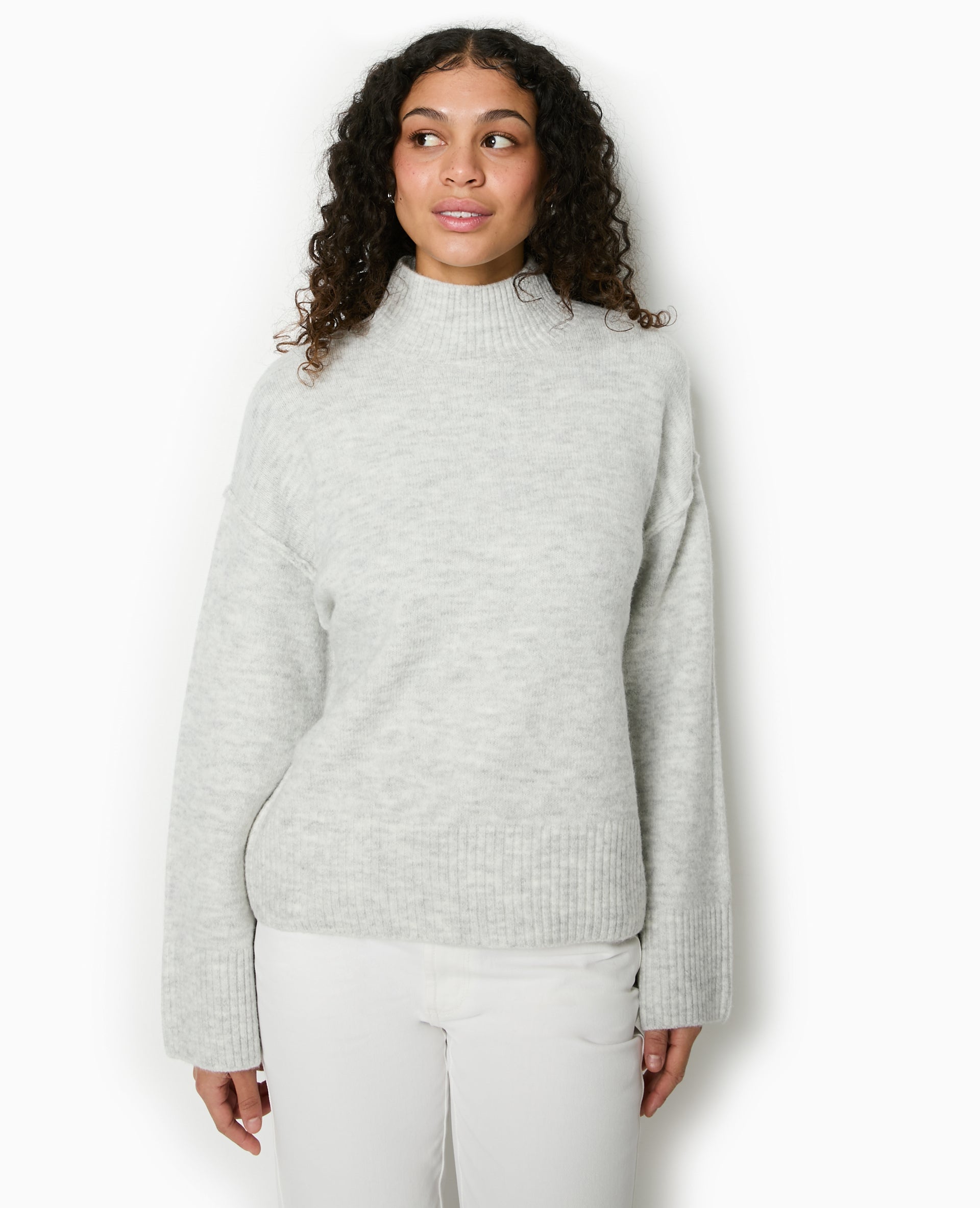 Pull col montant manches larges