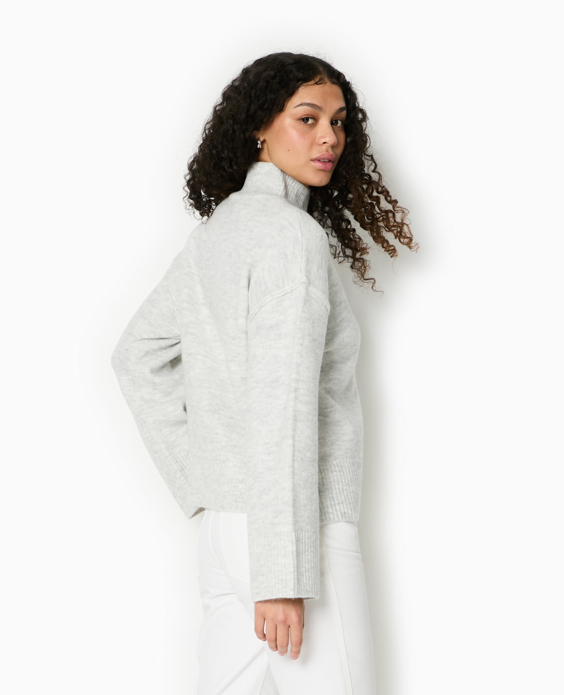 Pull col montant manches larges
