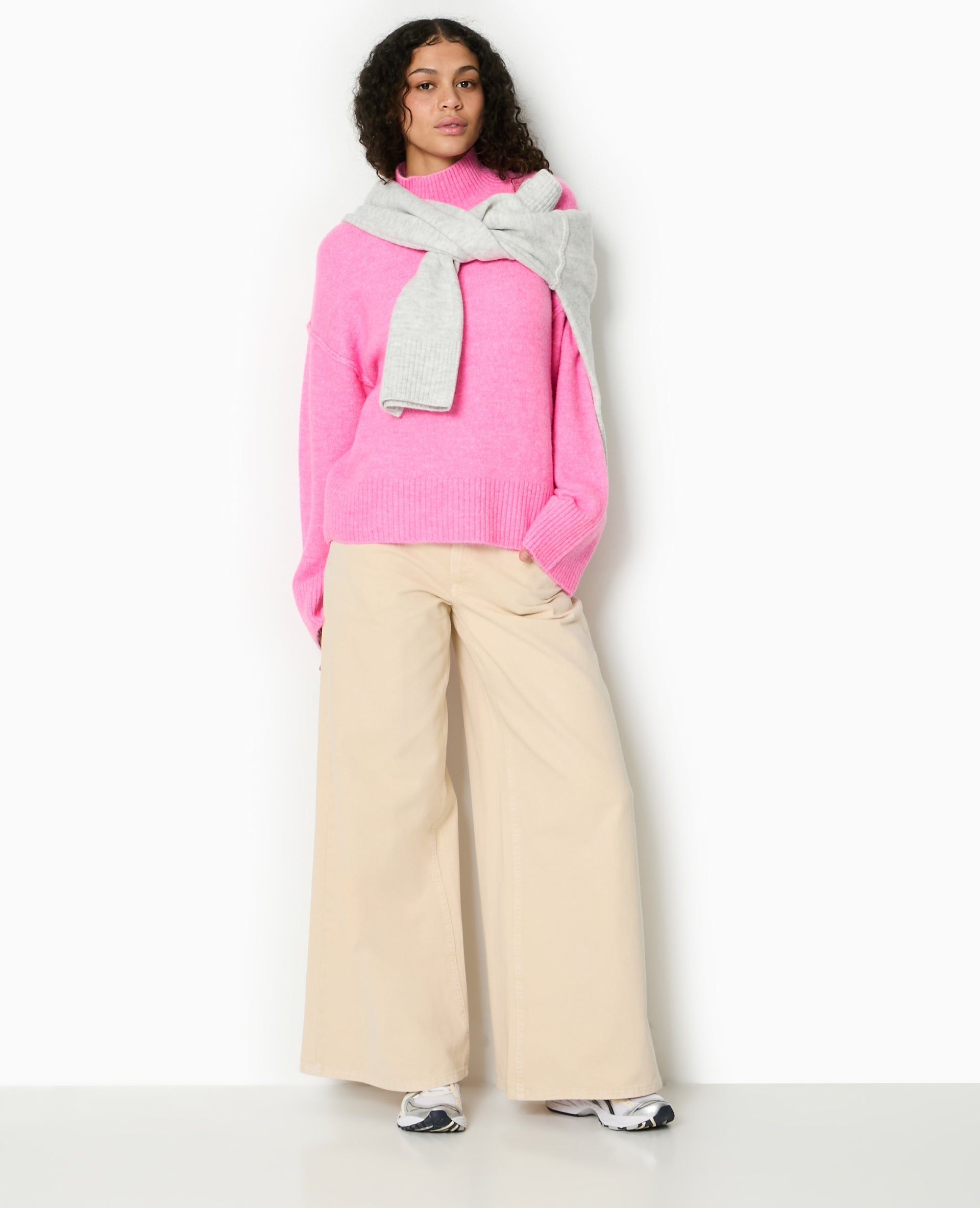 Pull col montant manches larges