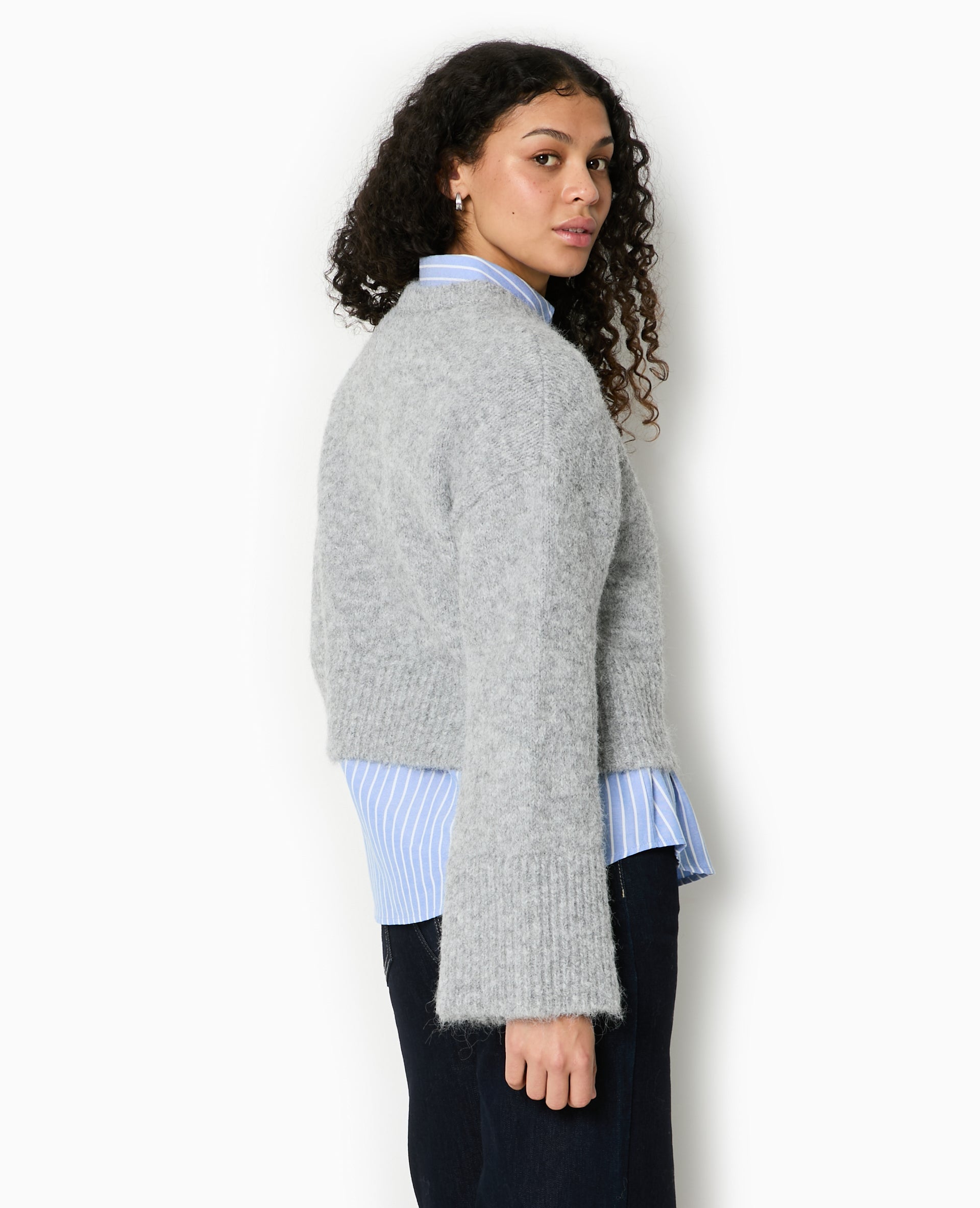 Pull court en maille douce et poilue