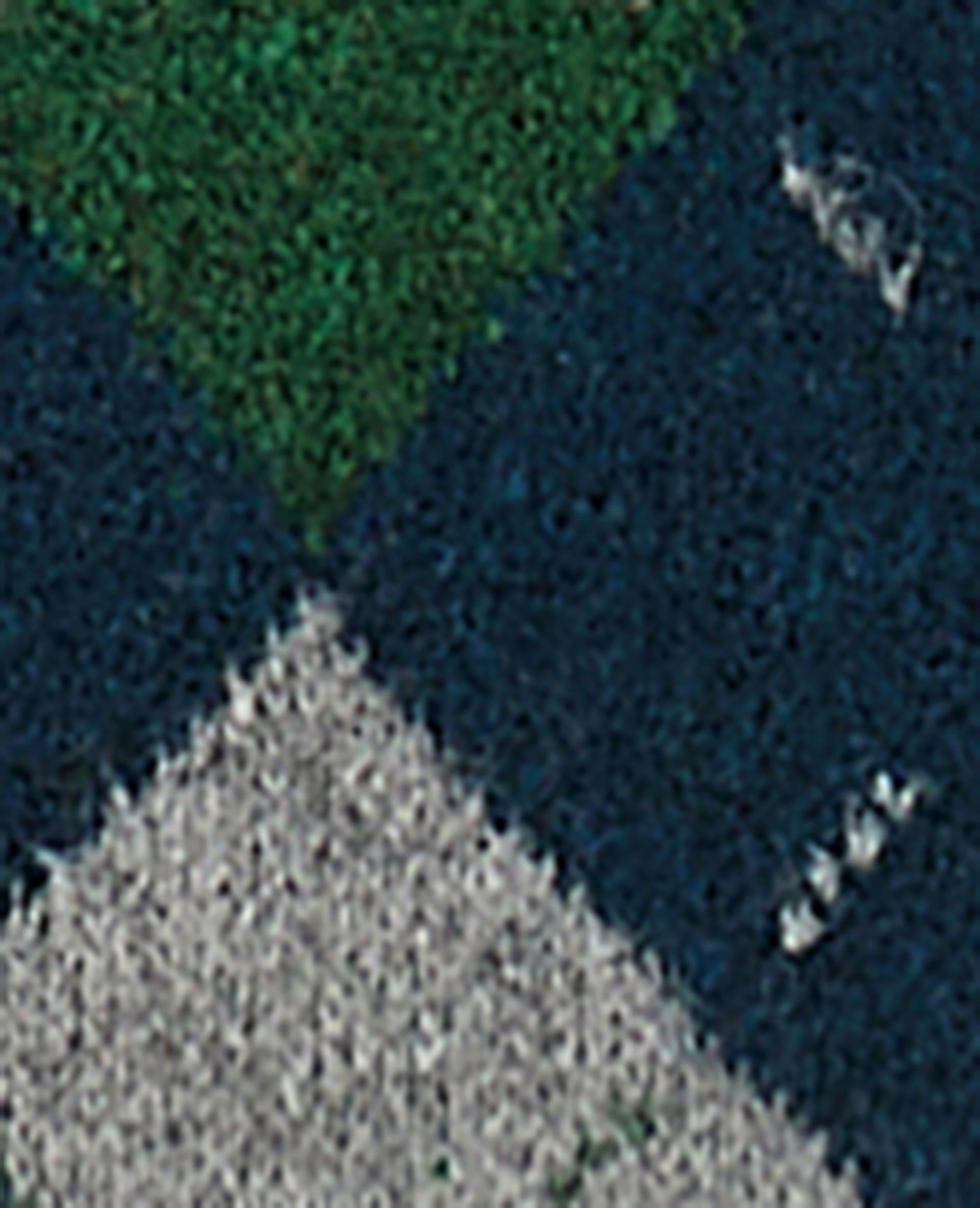 Pull court motif losanges