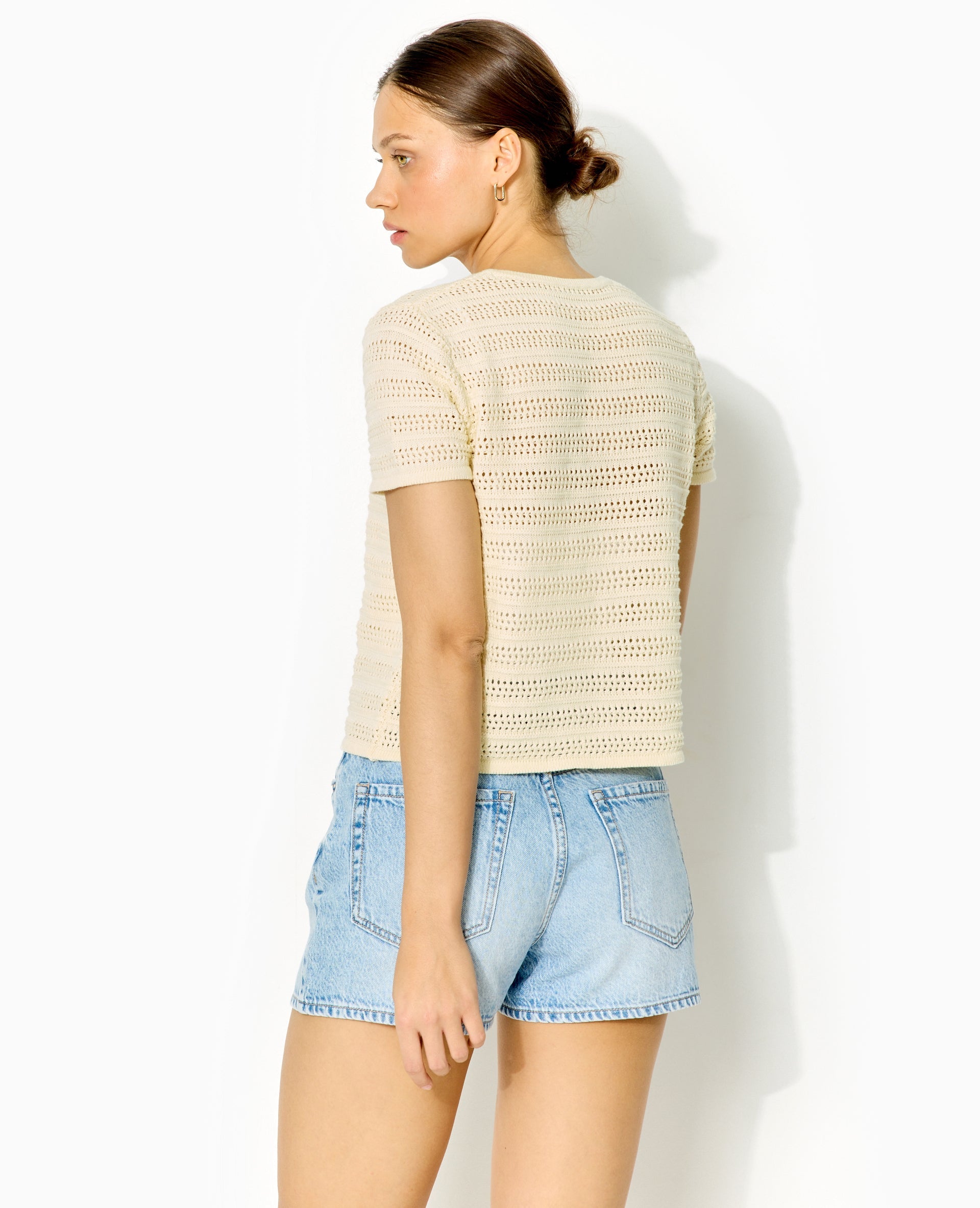 Gilet ajouré manches courtes avec nouettes