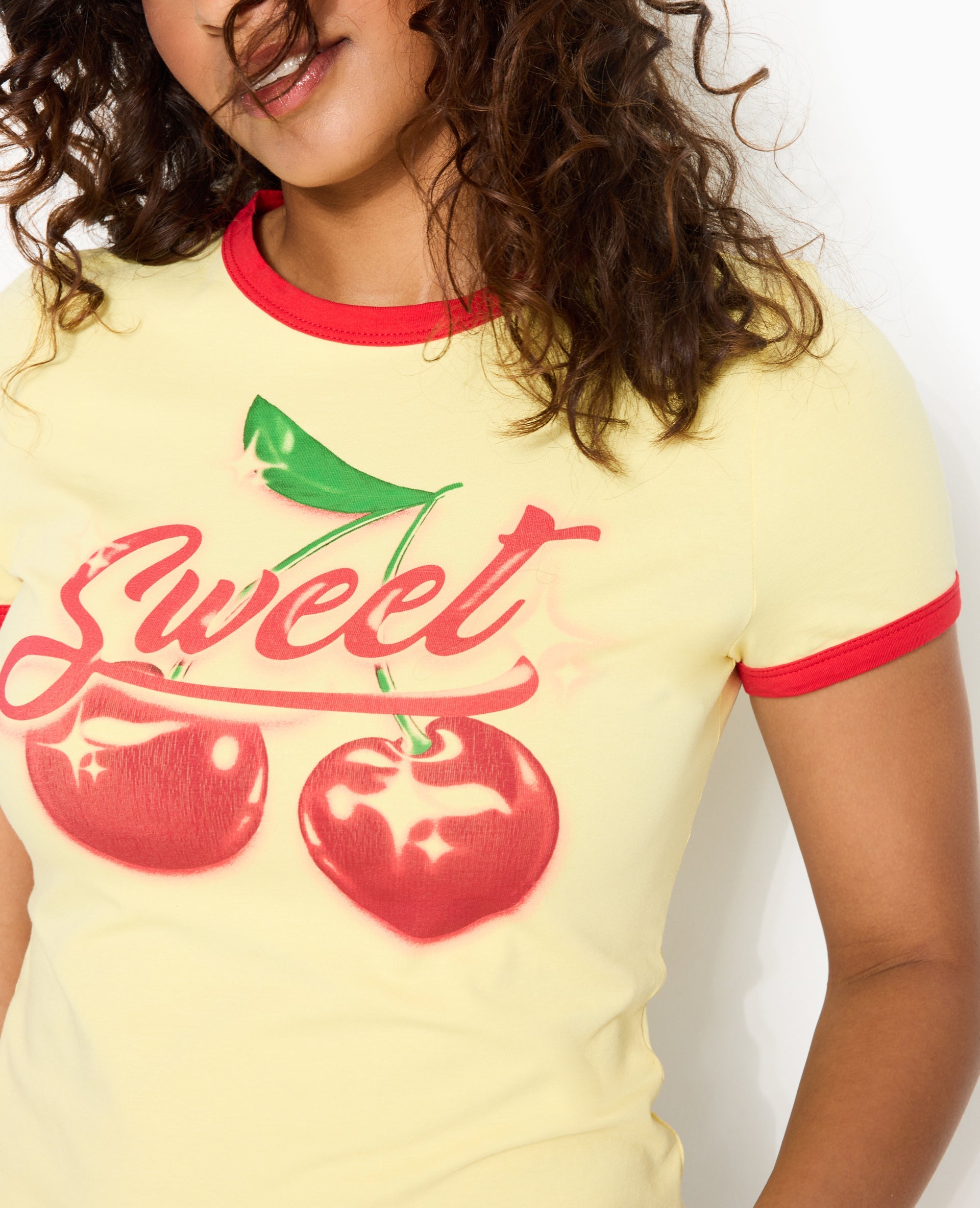 T-shirt ajusté avec bords contrastés