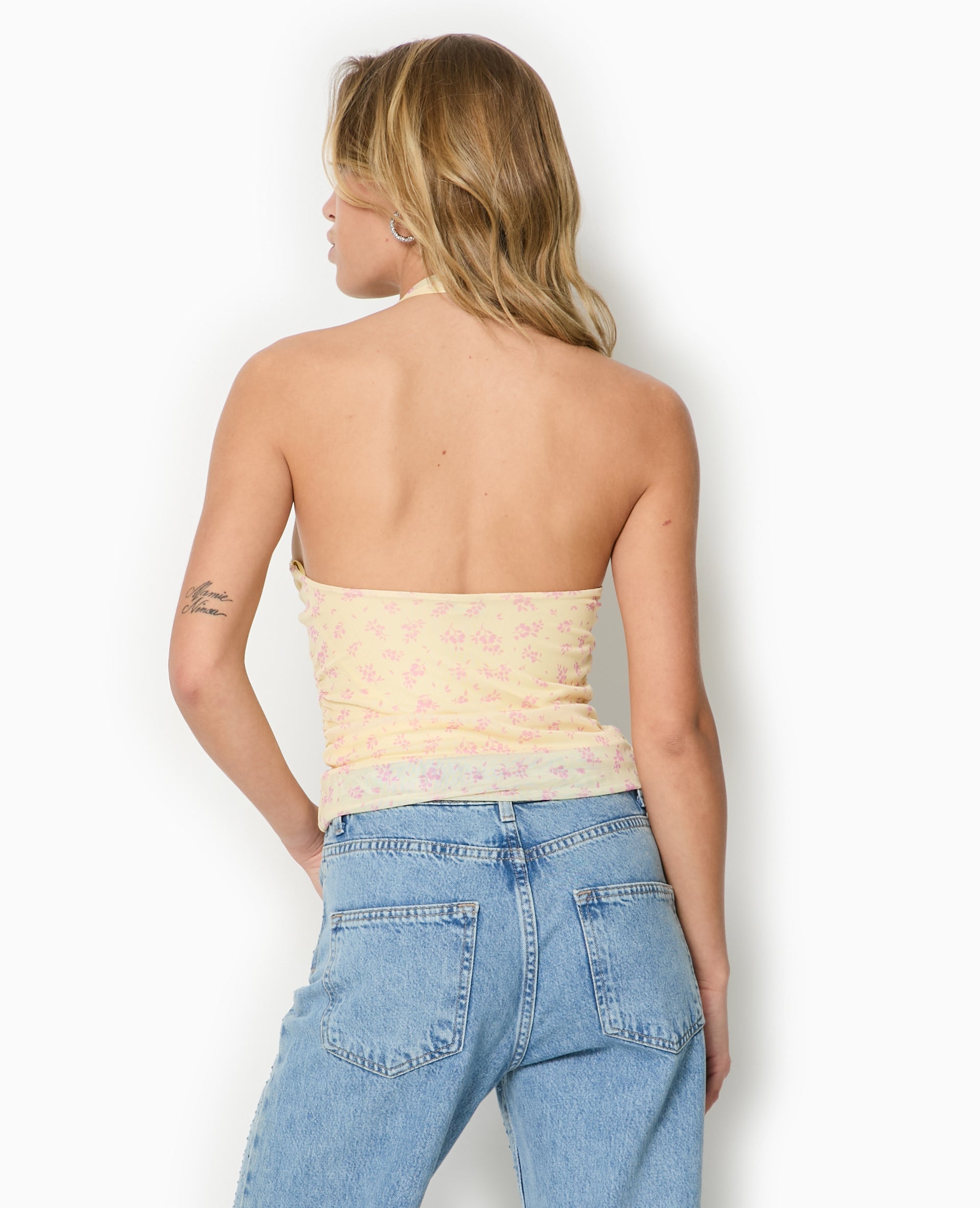 Top dos-nu en résille motif fleurs