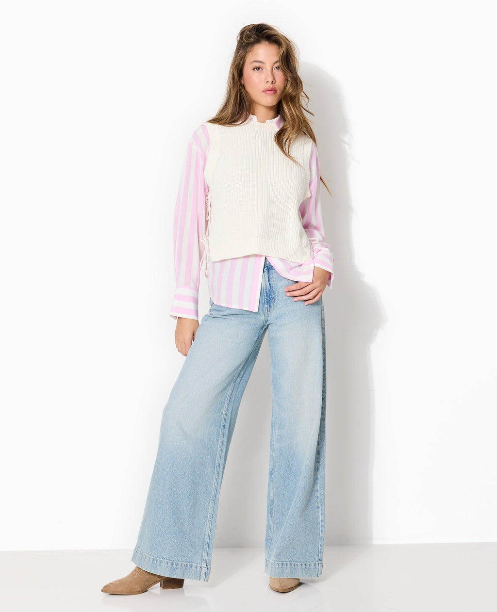 Pull sans manches avec nouettes côtés