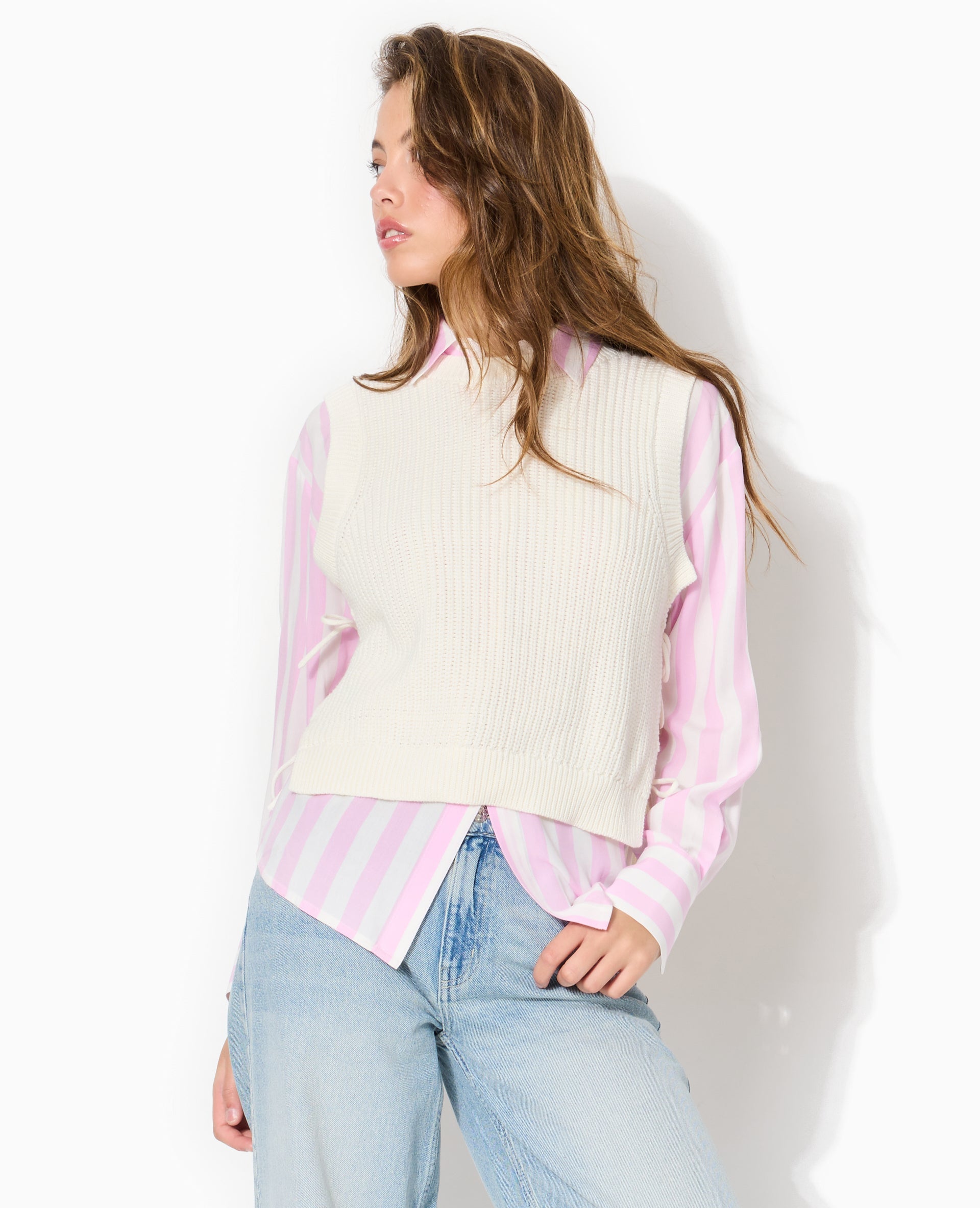 Pull sans manches avec nouettes côtés