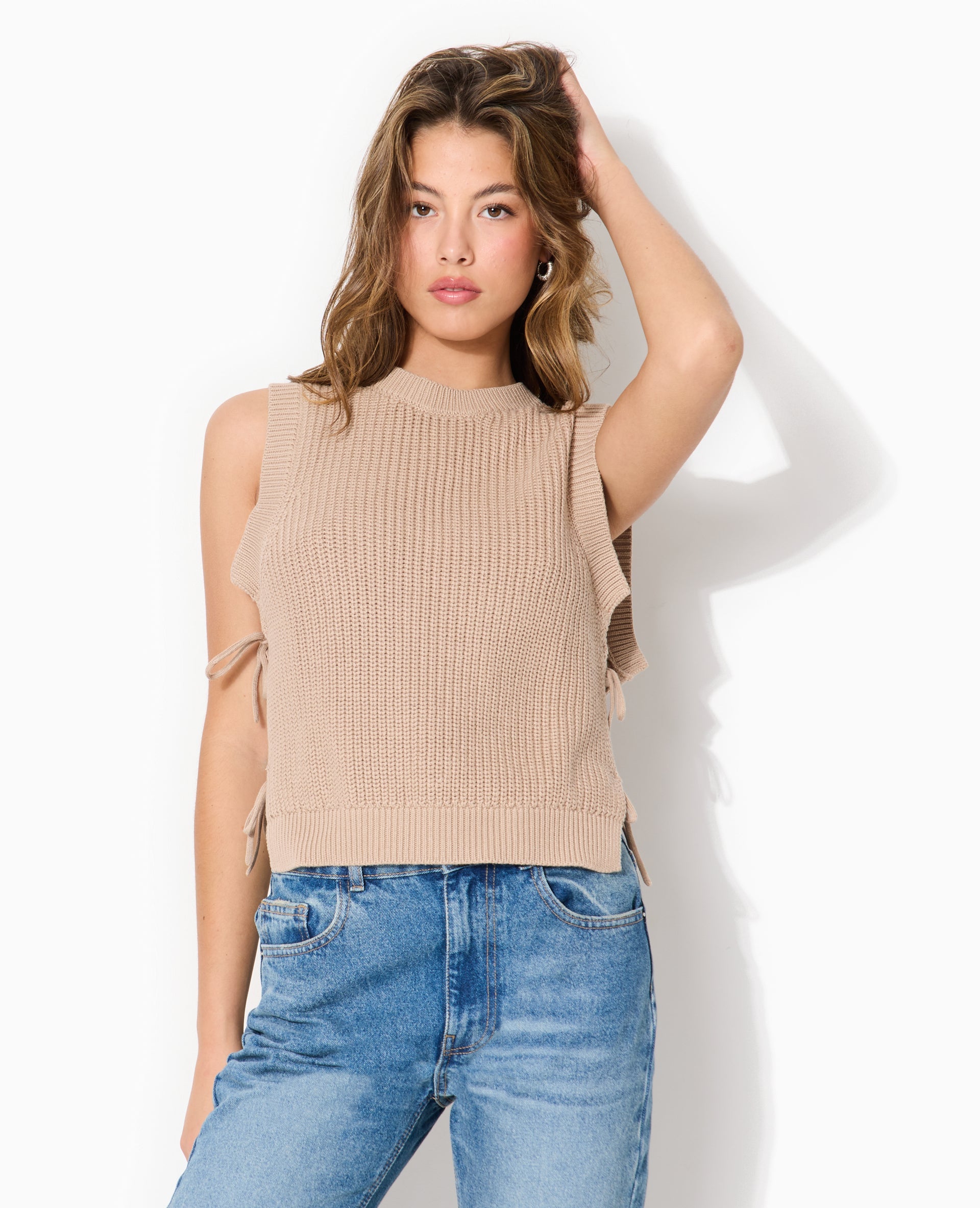 Pull sans manches avec nouettes côtés