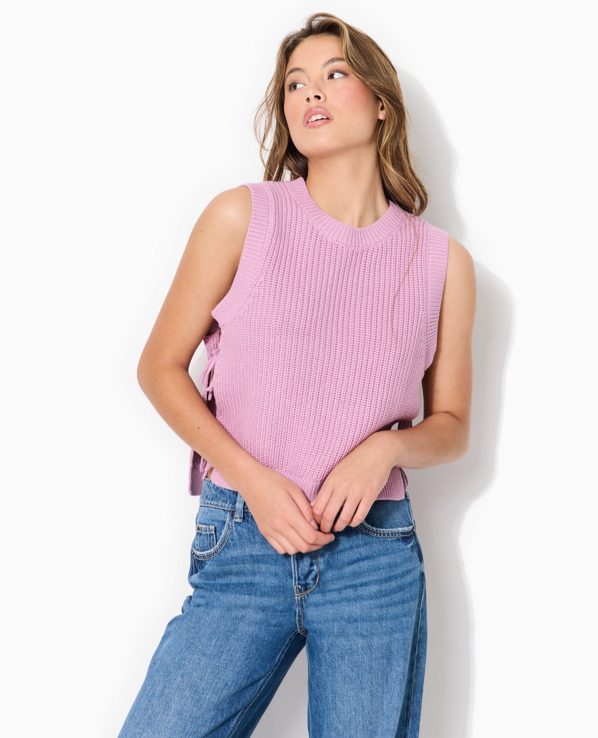 Pull sans manches avec nouettes côtés