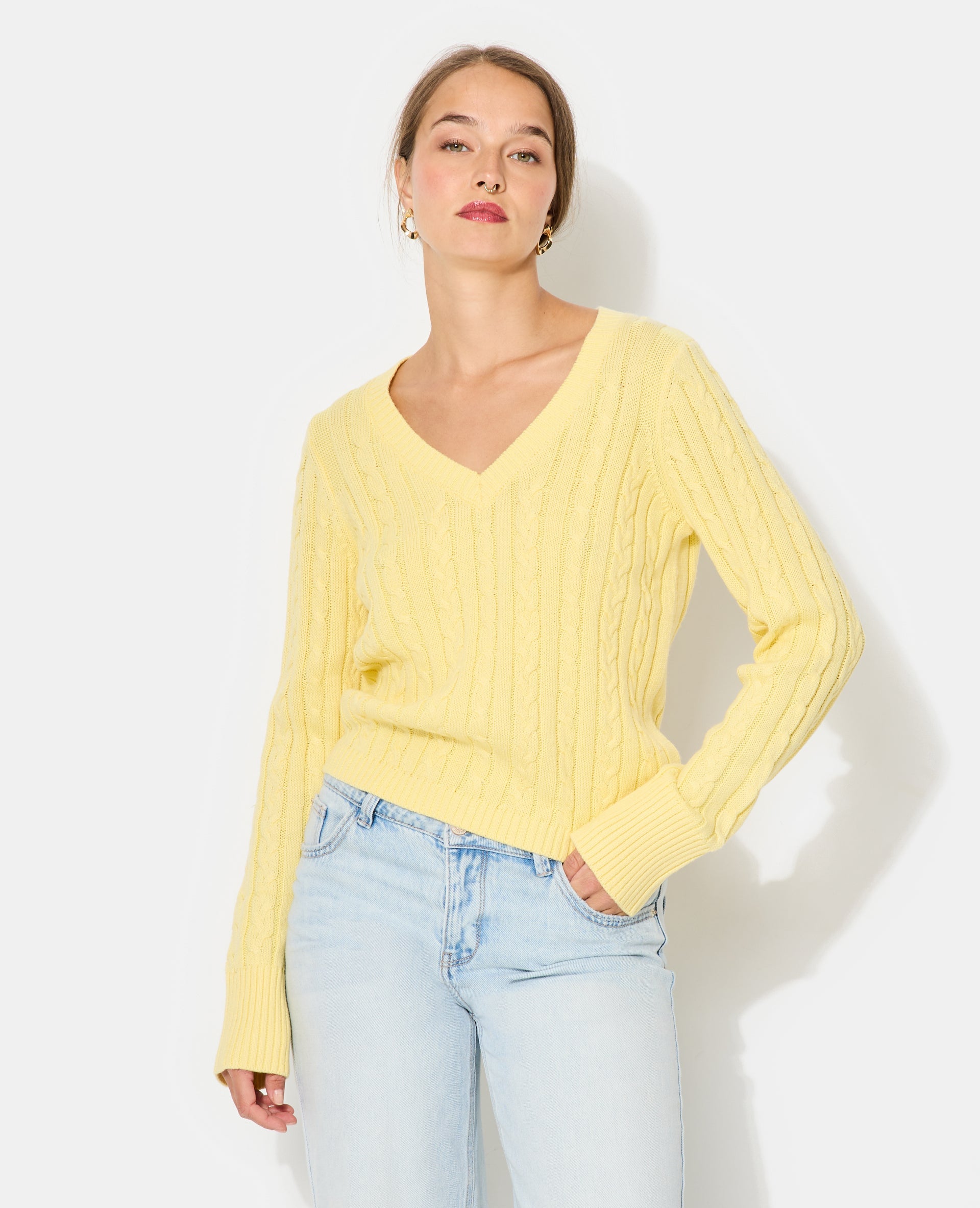 Pull col V en maille torsadée