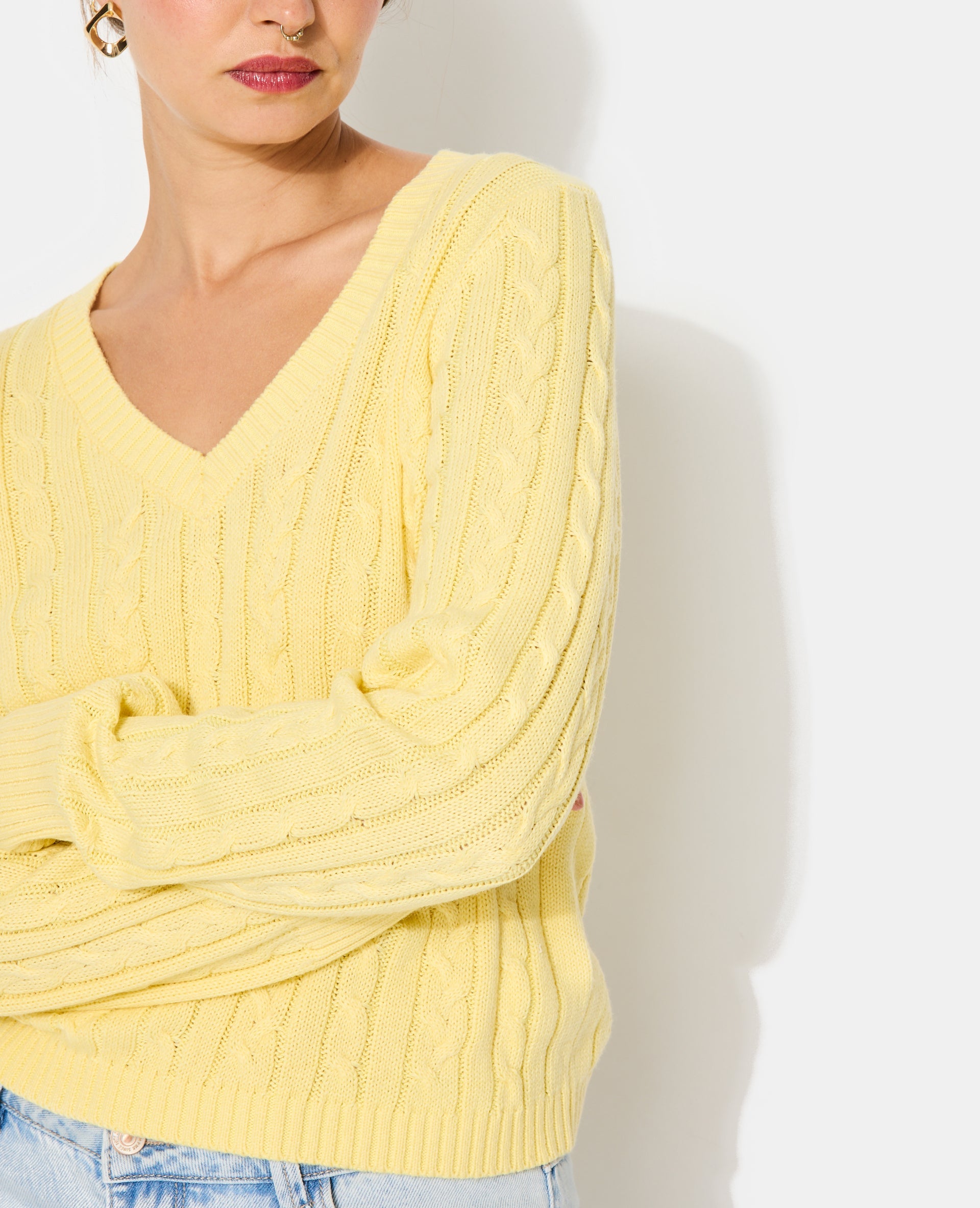 Pull col V en maille torsadée