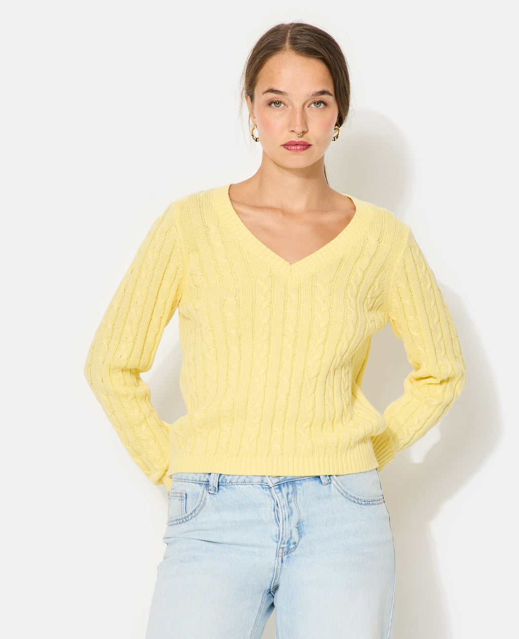 Pull col V en maille torsadée