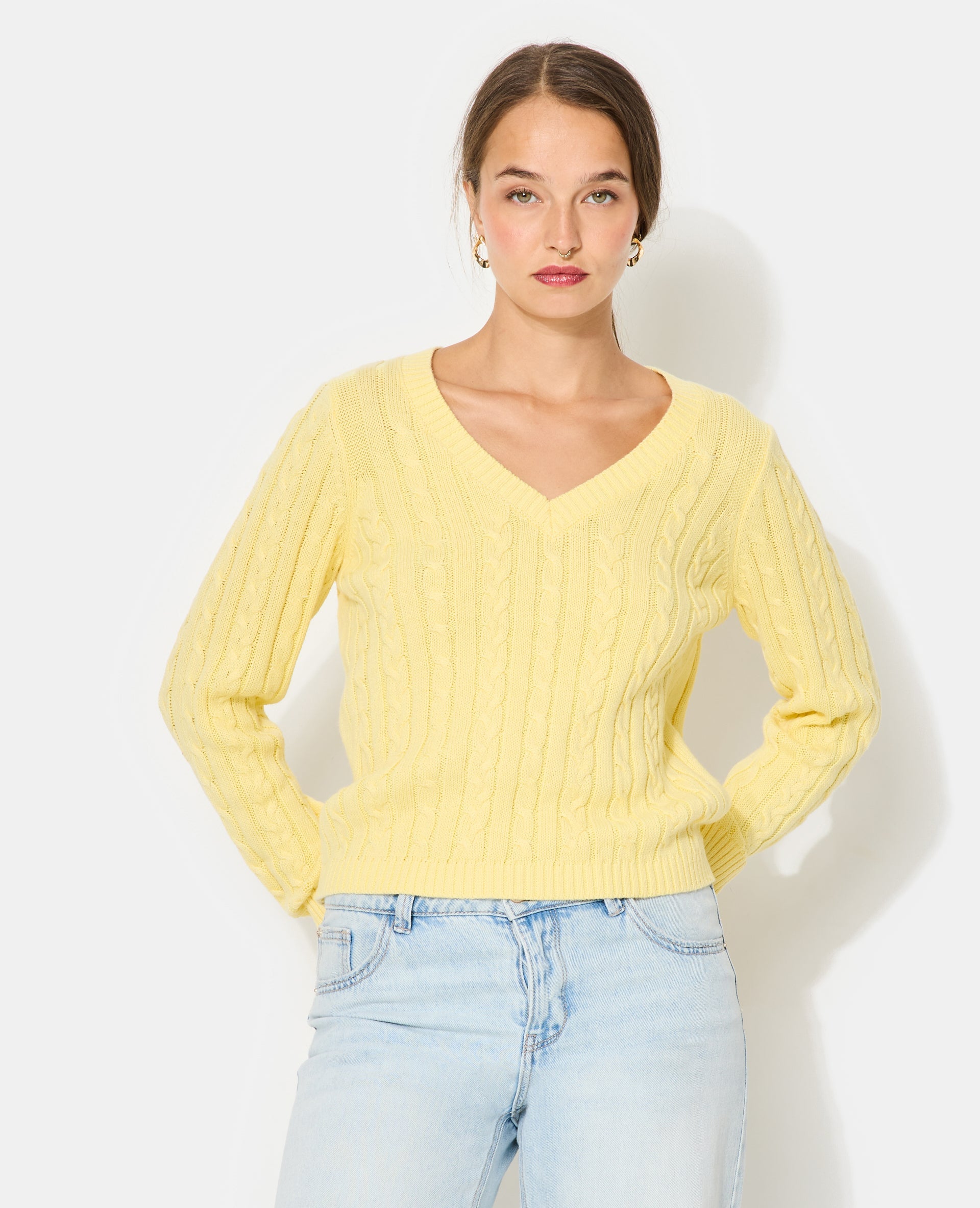 Pull col V en maille torsadée