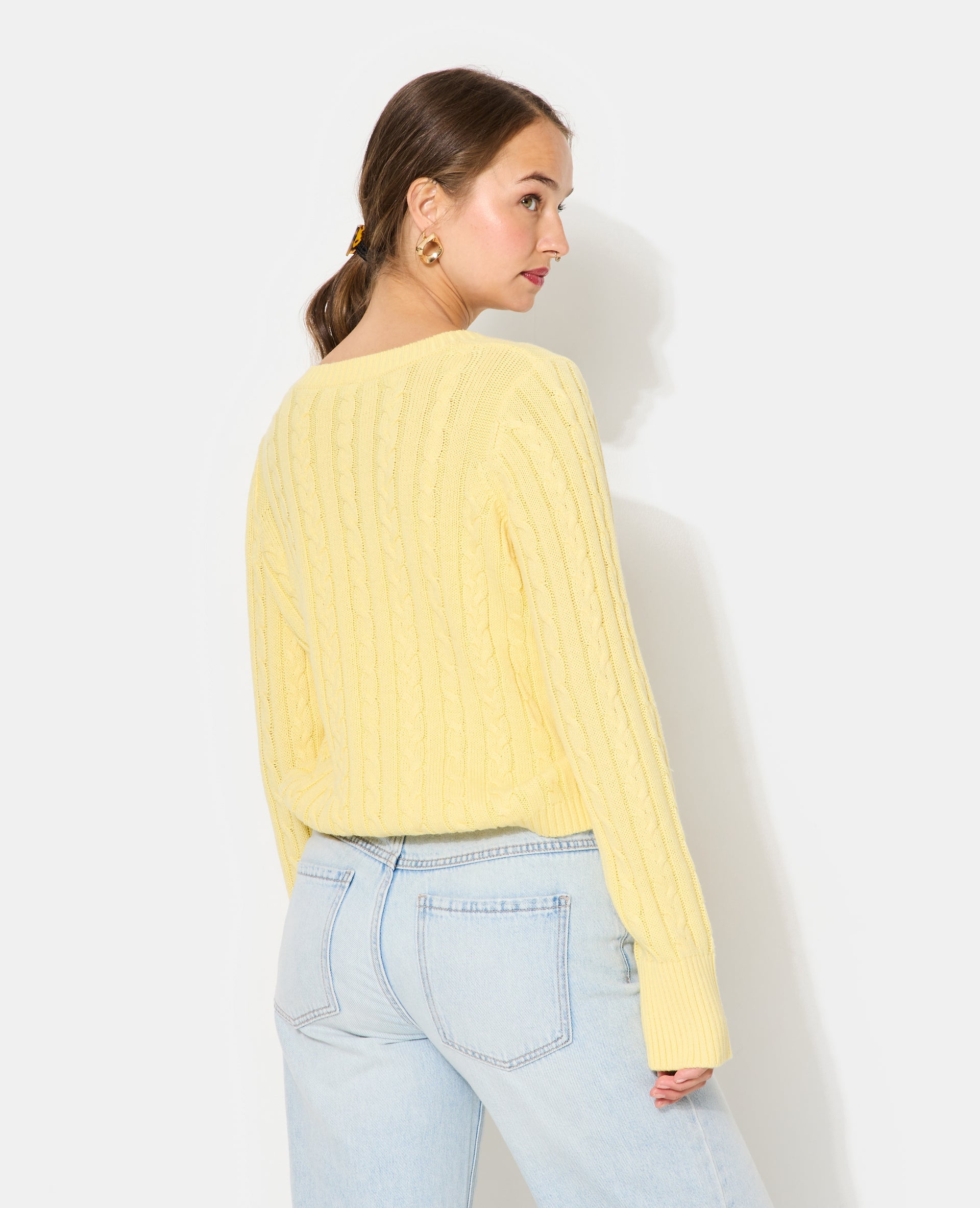 Pull col V en maille torsadée