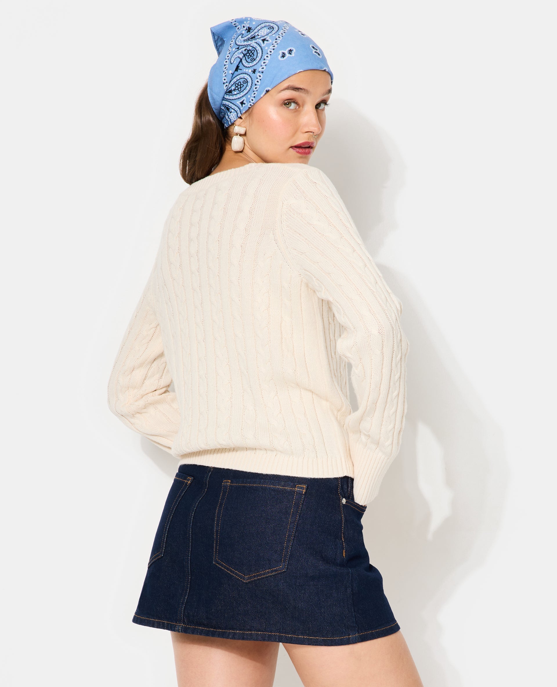Pull col V en maille torsadée