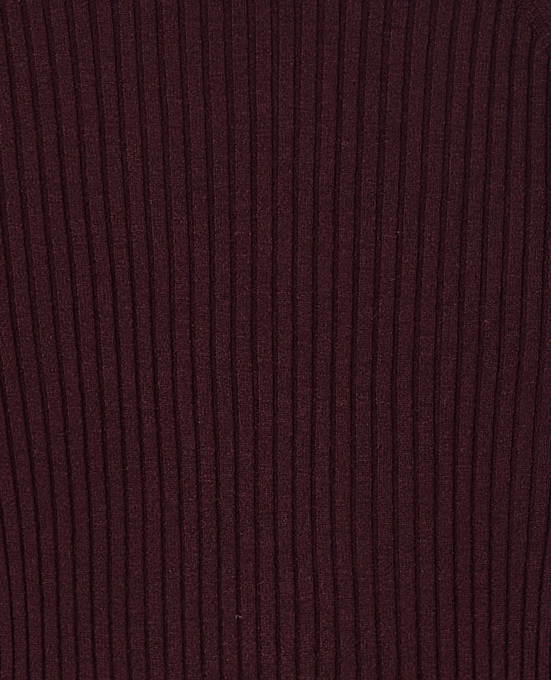 Pull moulant en maille côtelée avec boutons bijoux