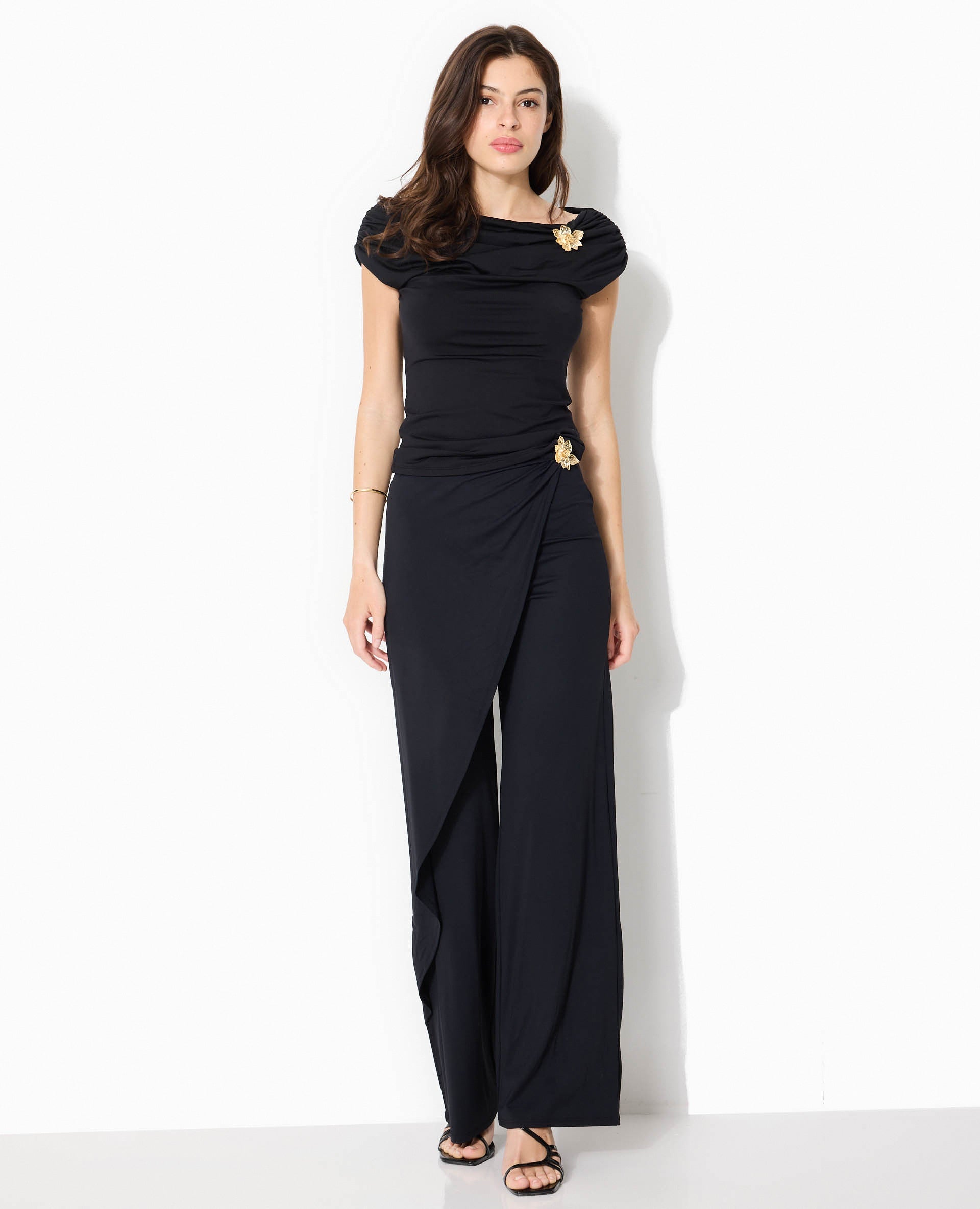 Top sans manches avec effet drapé et détail bijou