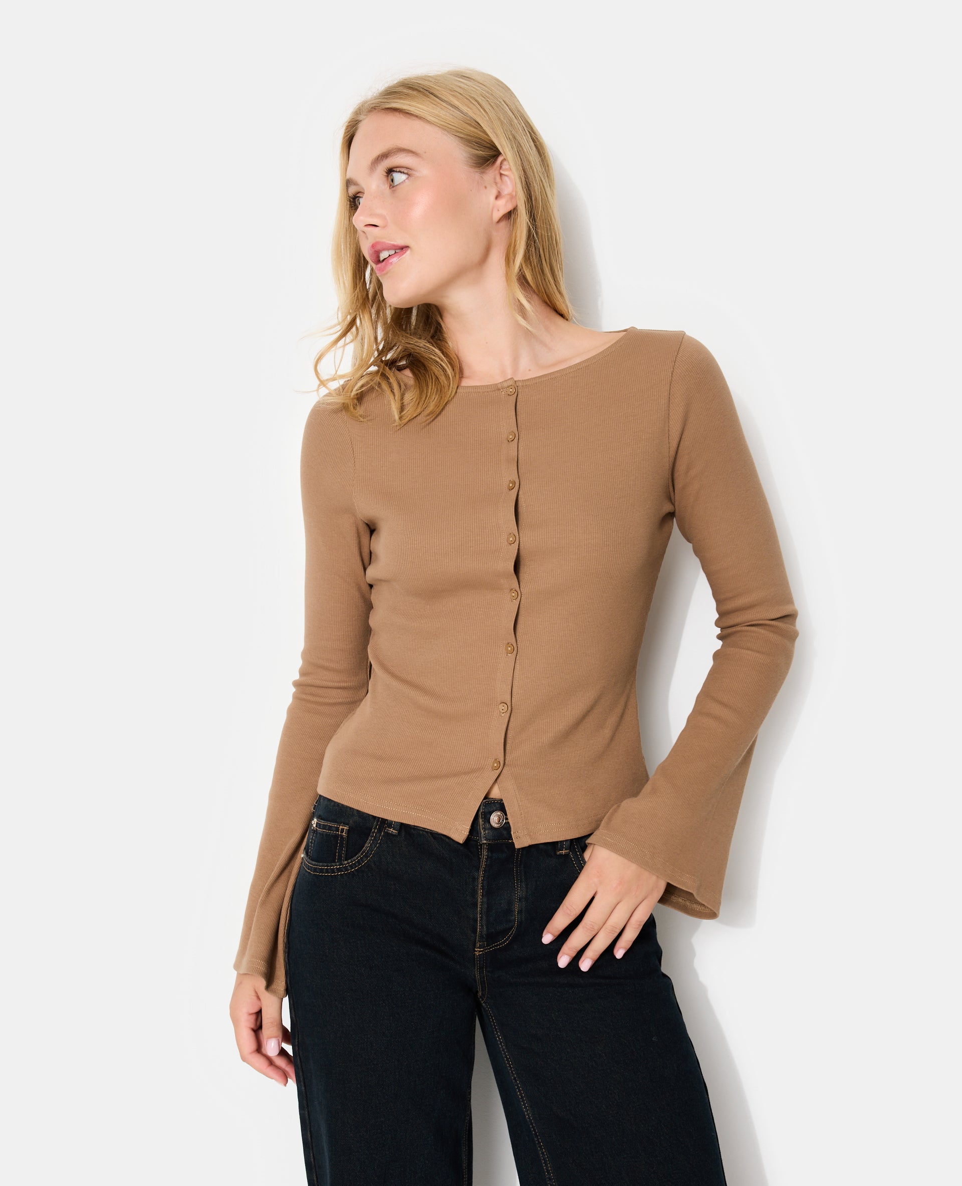 Top boutonné avec manches flare