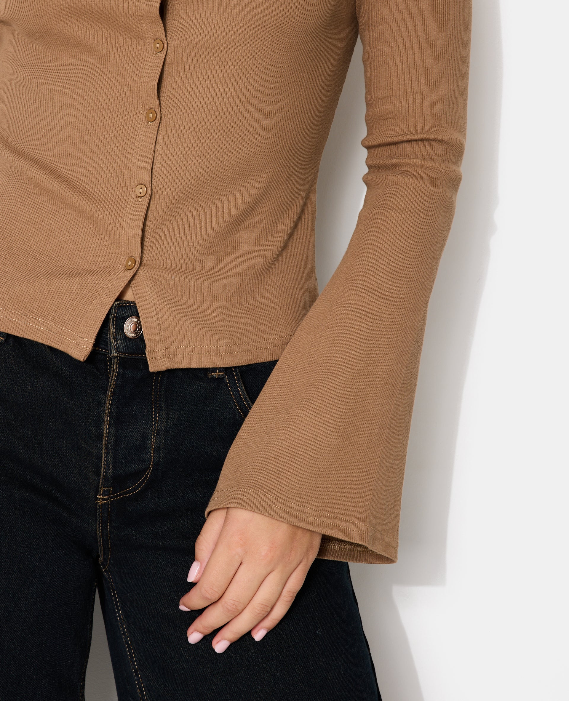Top boutonné avec manches flare