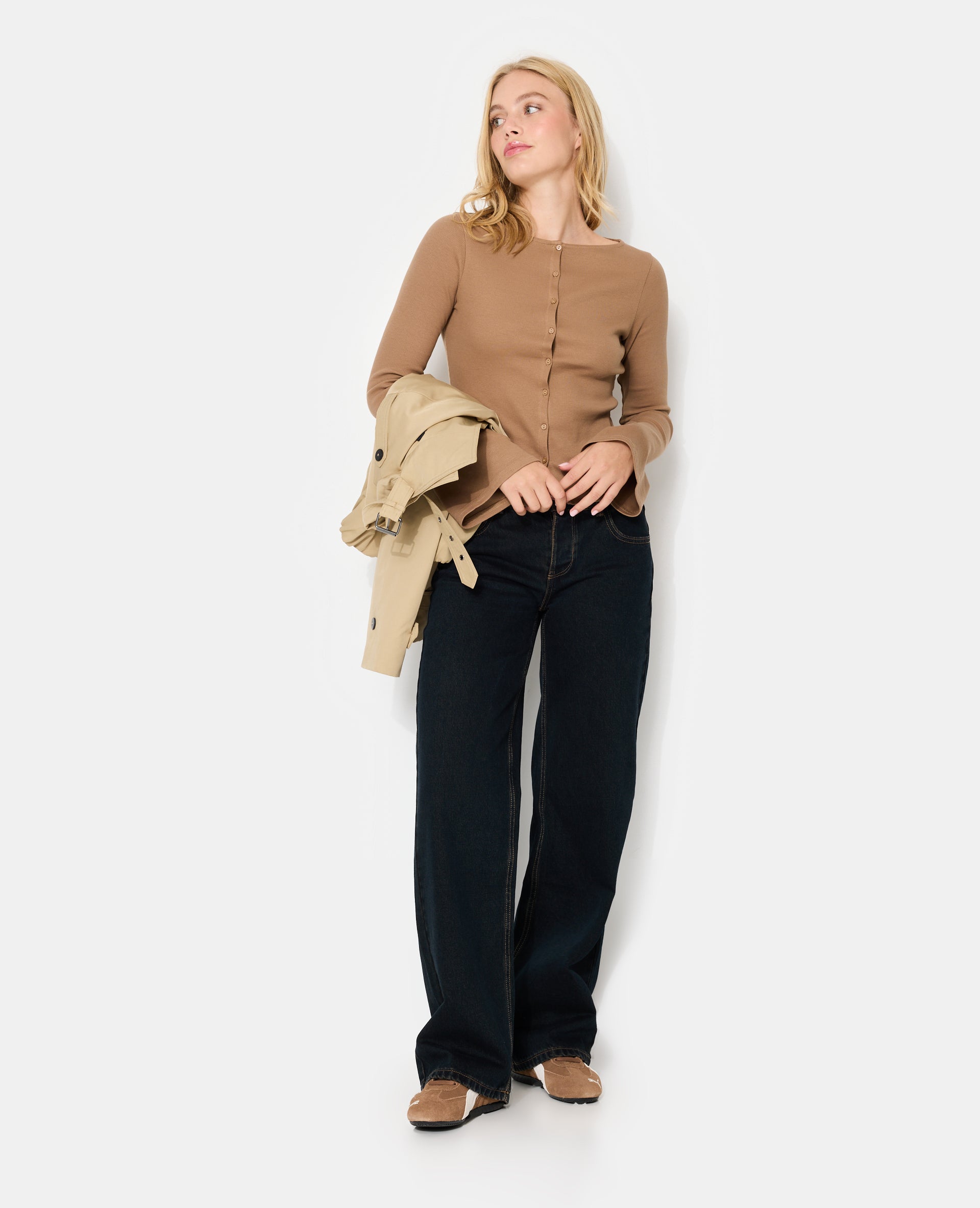 Top boutonné avec manches flare