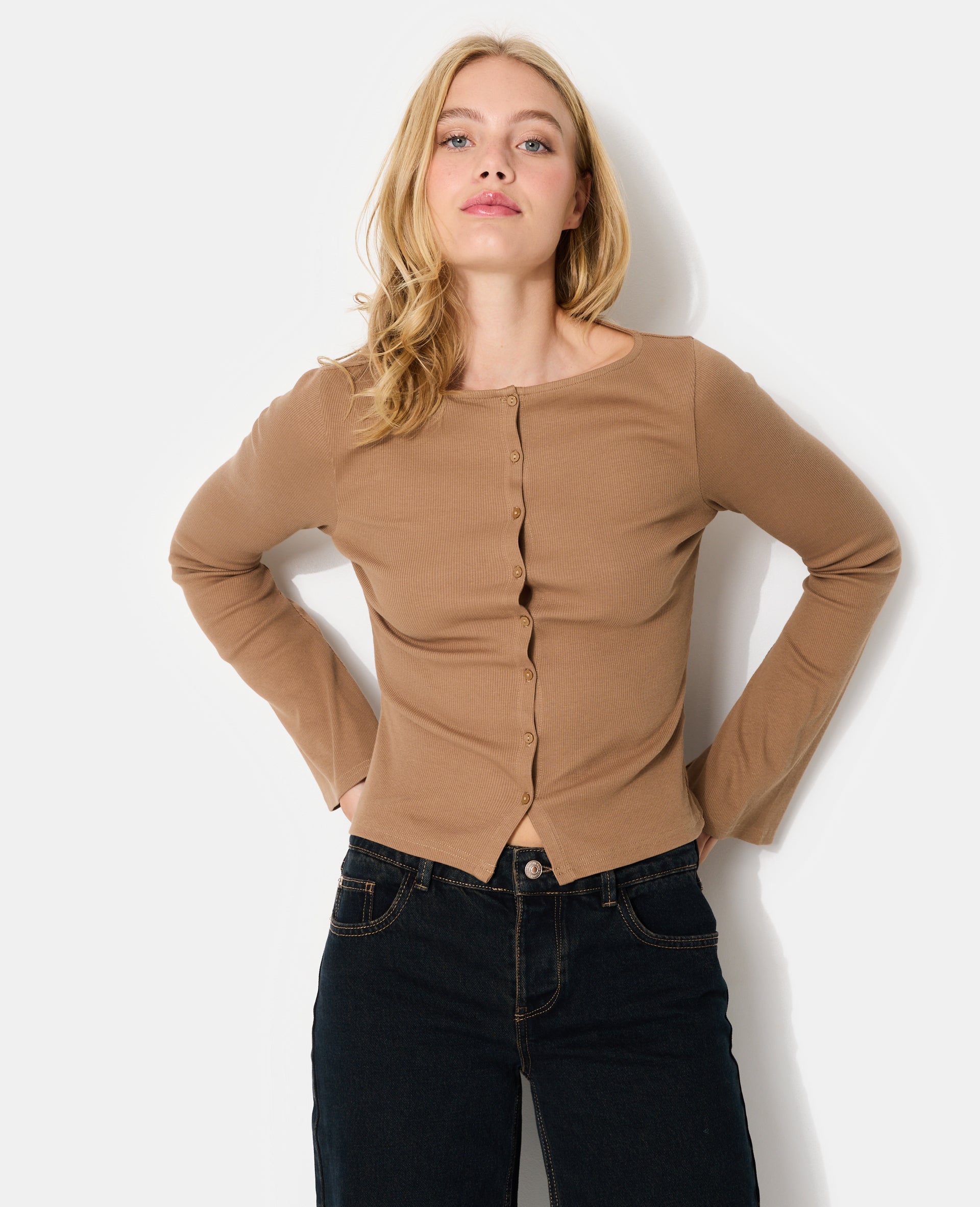 Top boutonné avec manches flare