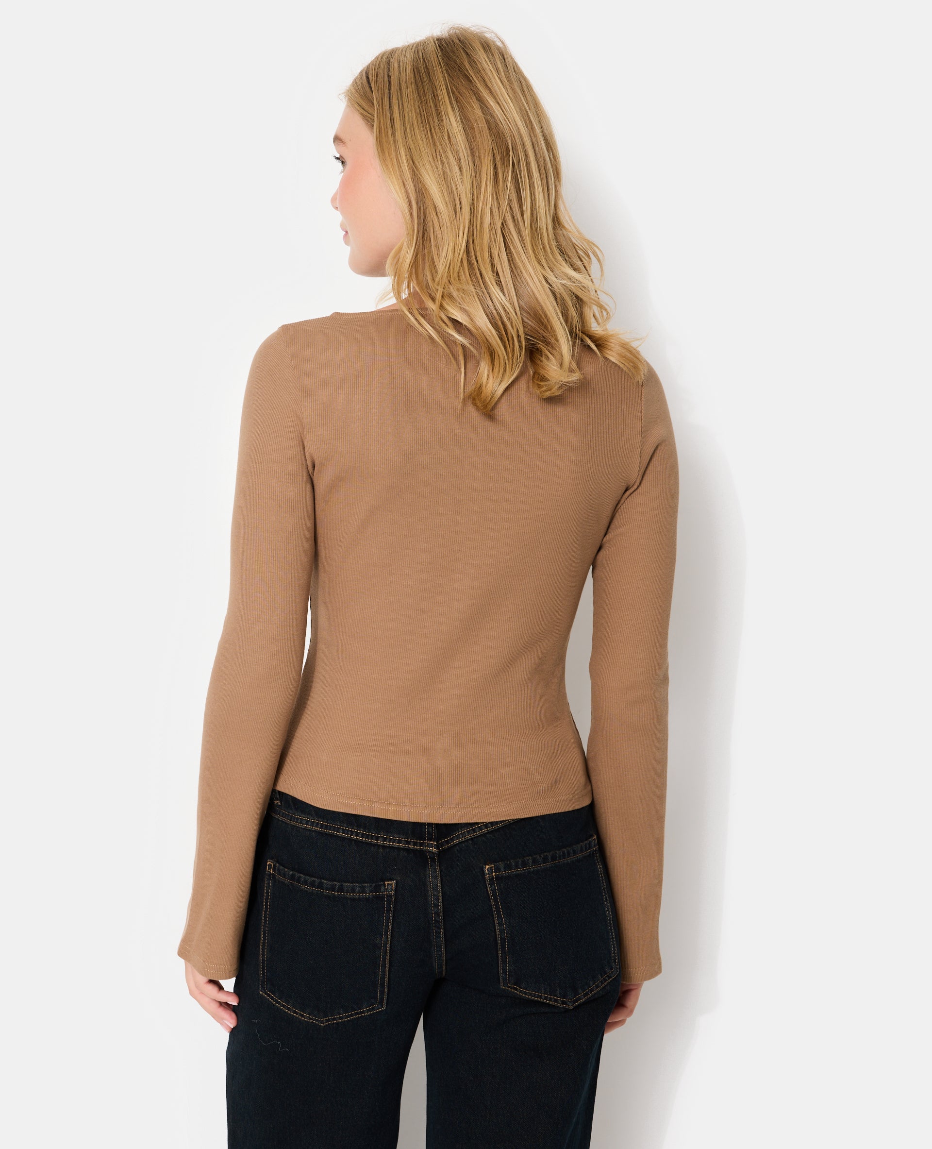 Top boutonné avec manches flare