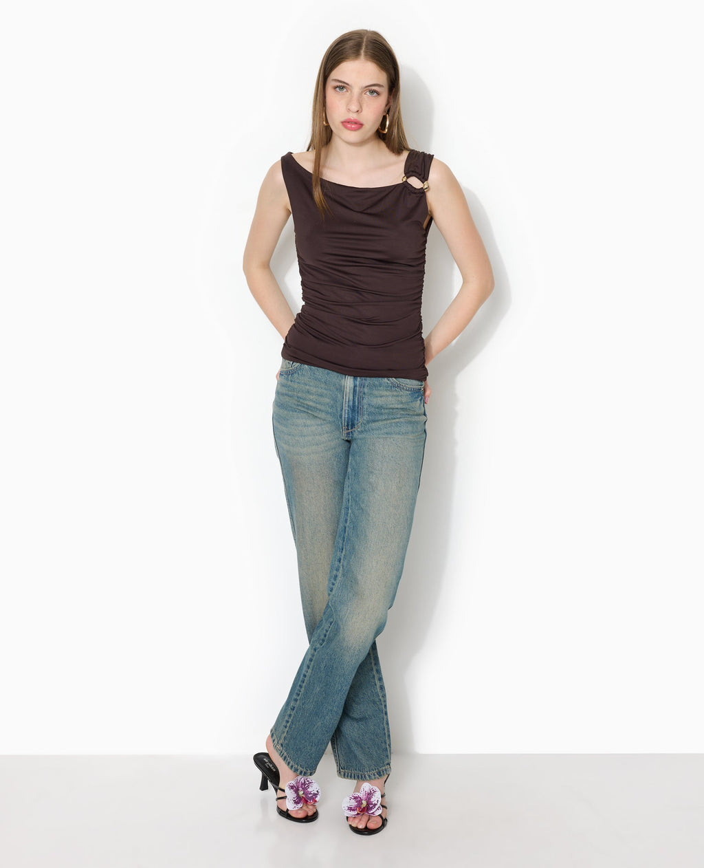 Top sans manches avec boucle fantaisie