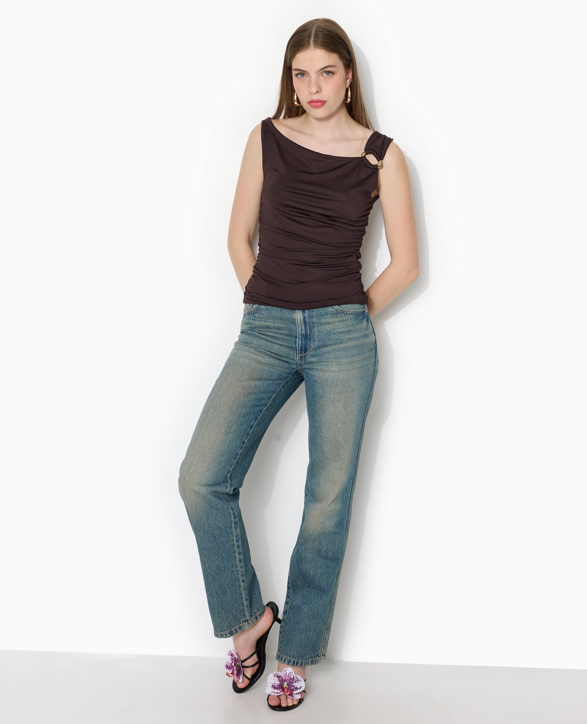 Top sans manches avec boucle fantaisie