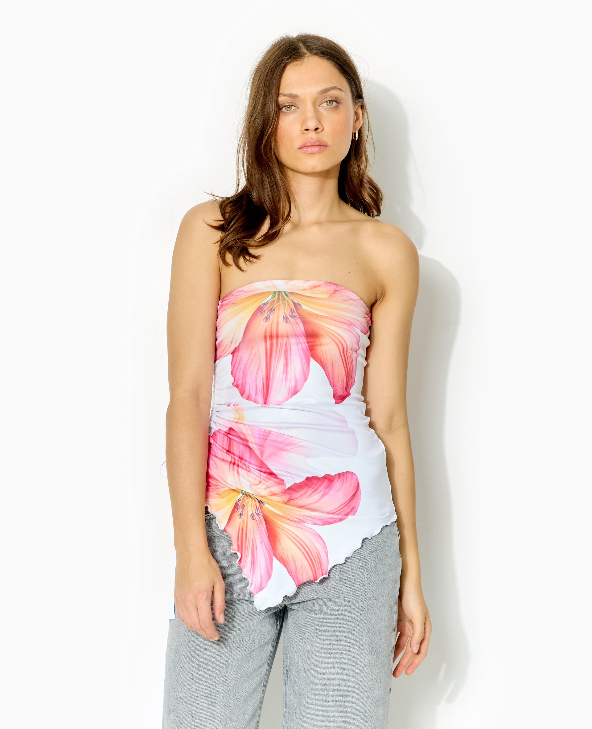 Top bustier asymétrique avec maxi-fleurs