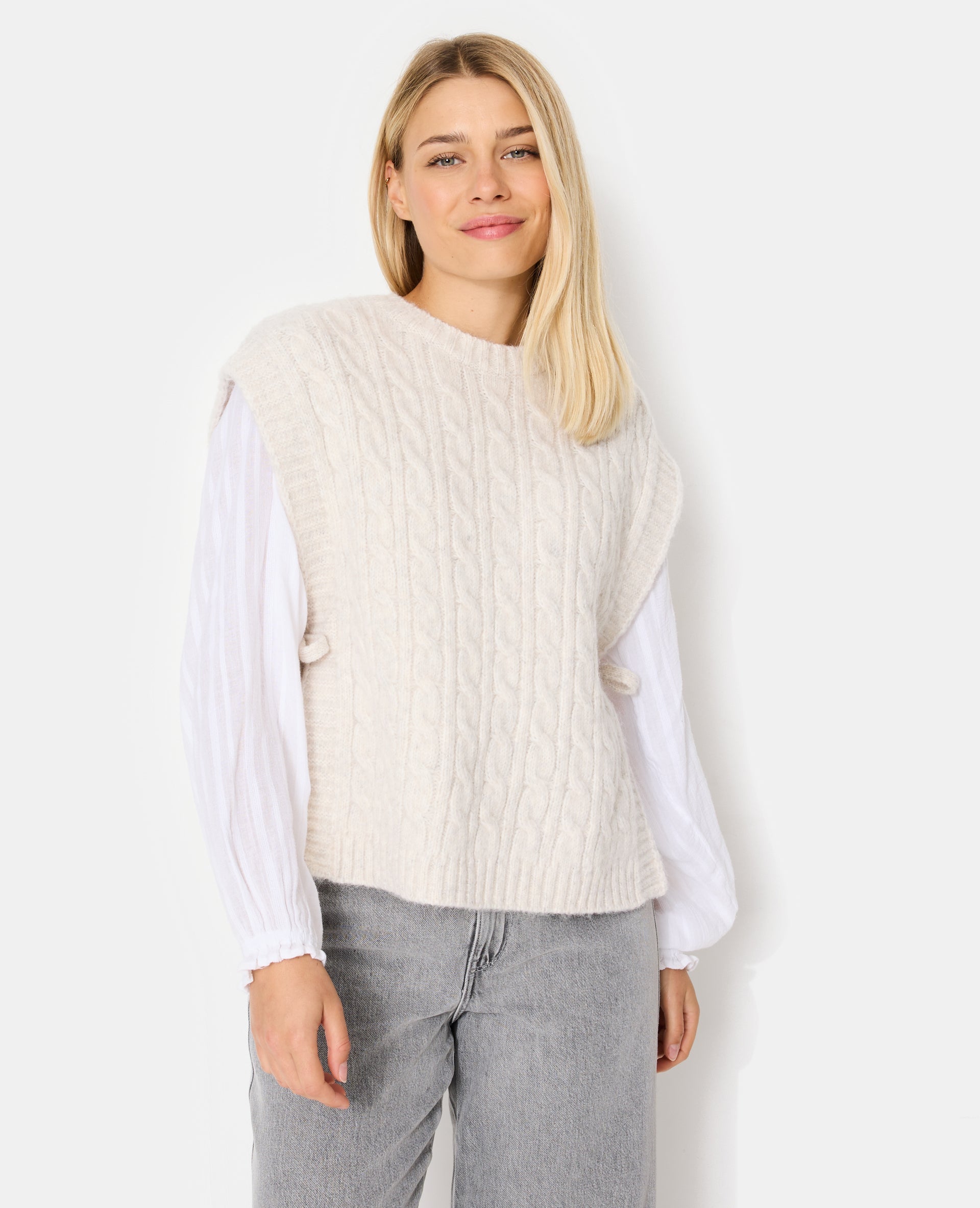 Pull sans manches en maille torsadée avec nouettes