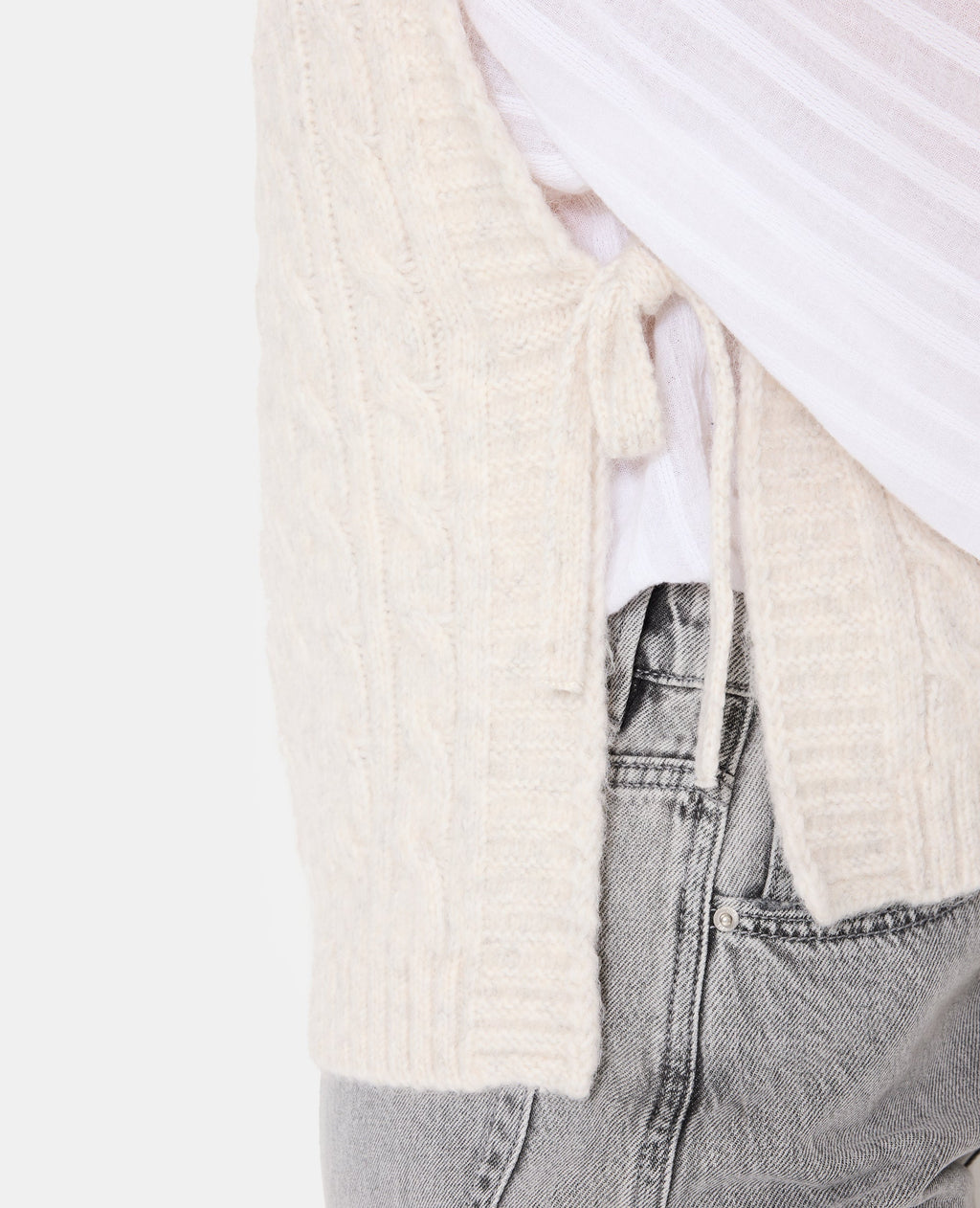 Pull sans manches en maille torsadée avec nouettes
