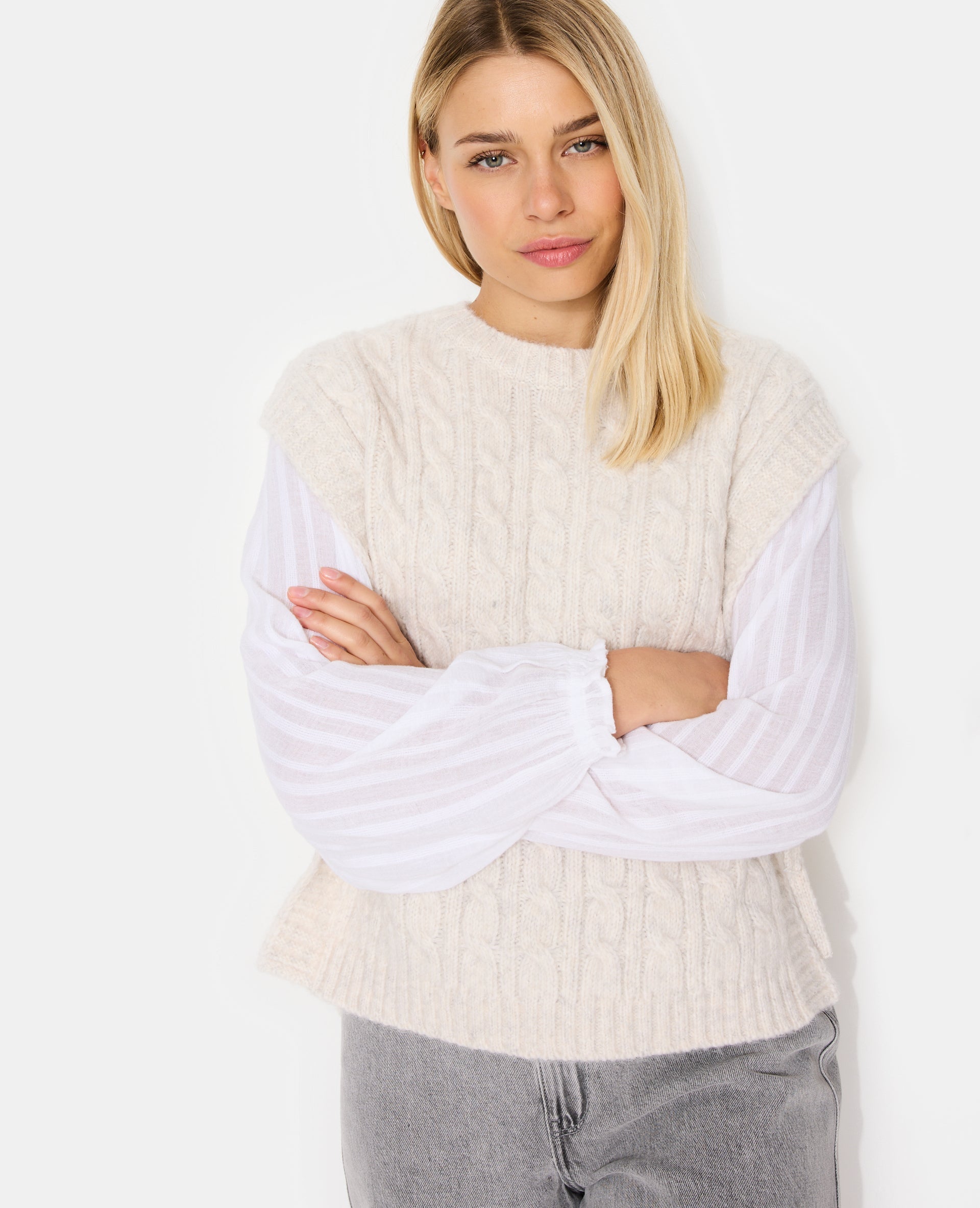 Pull sans manches en maille torsadée avec nouettes