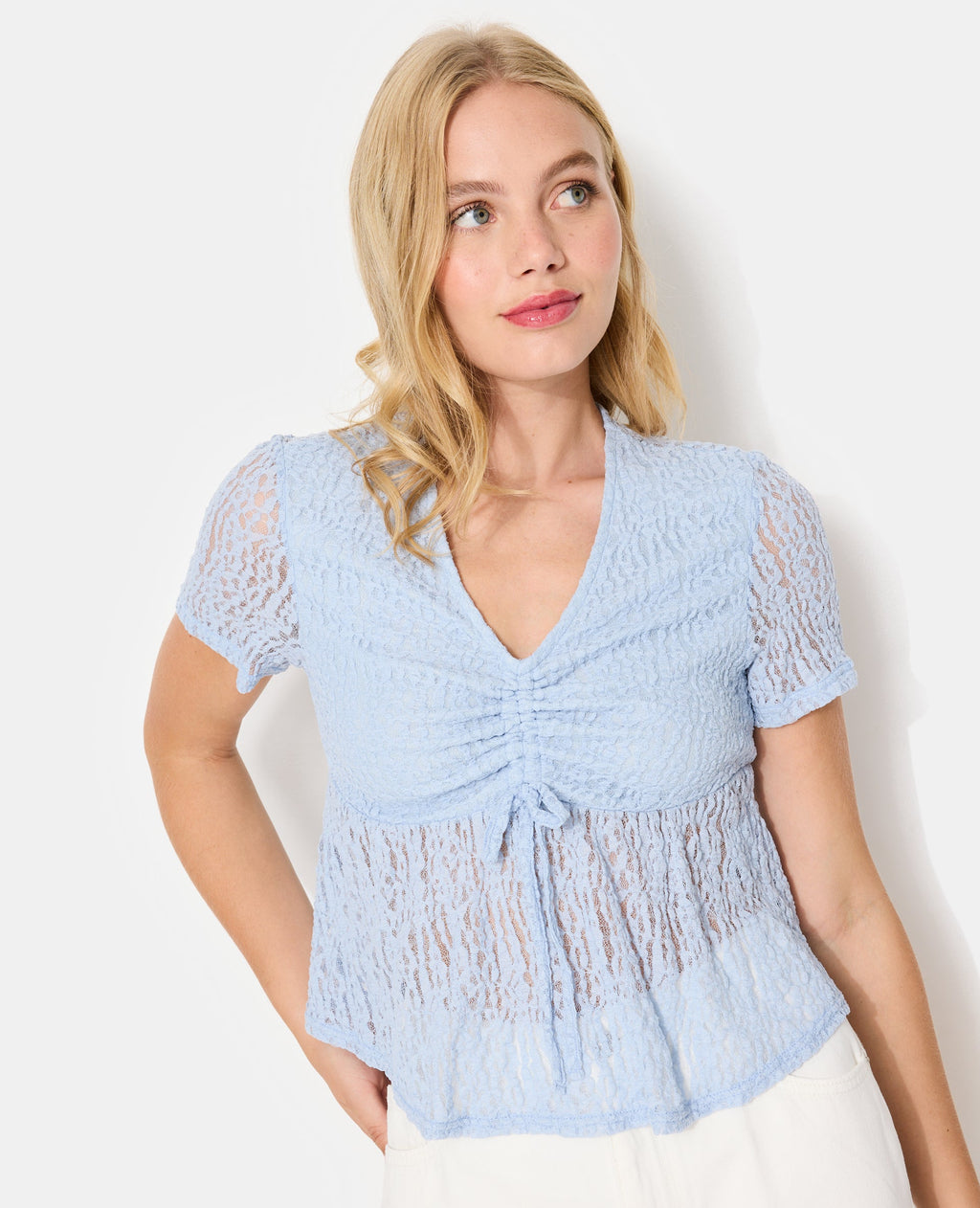 Top en dentelle avec col V et lien coulissé