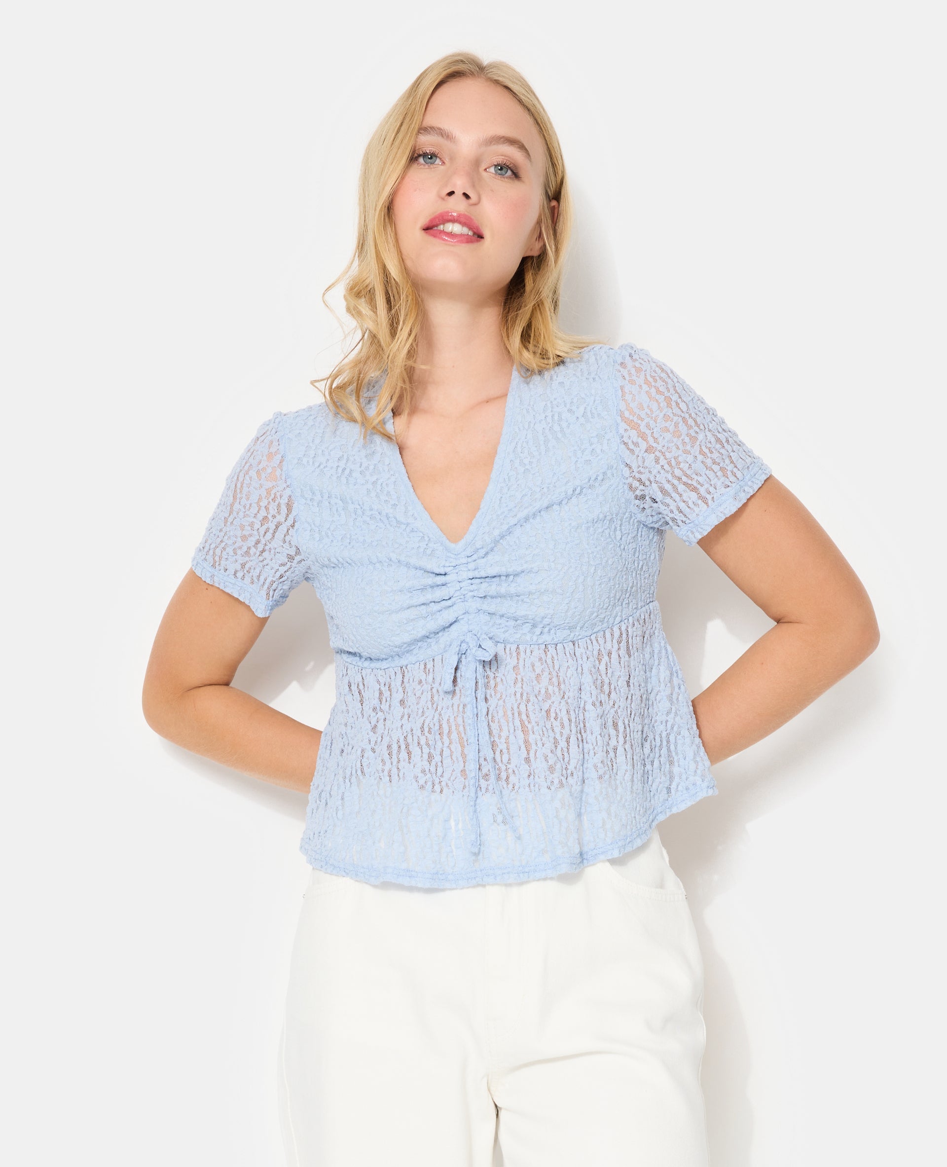Top en dentelle avec col V et lien coulissé
