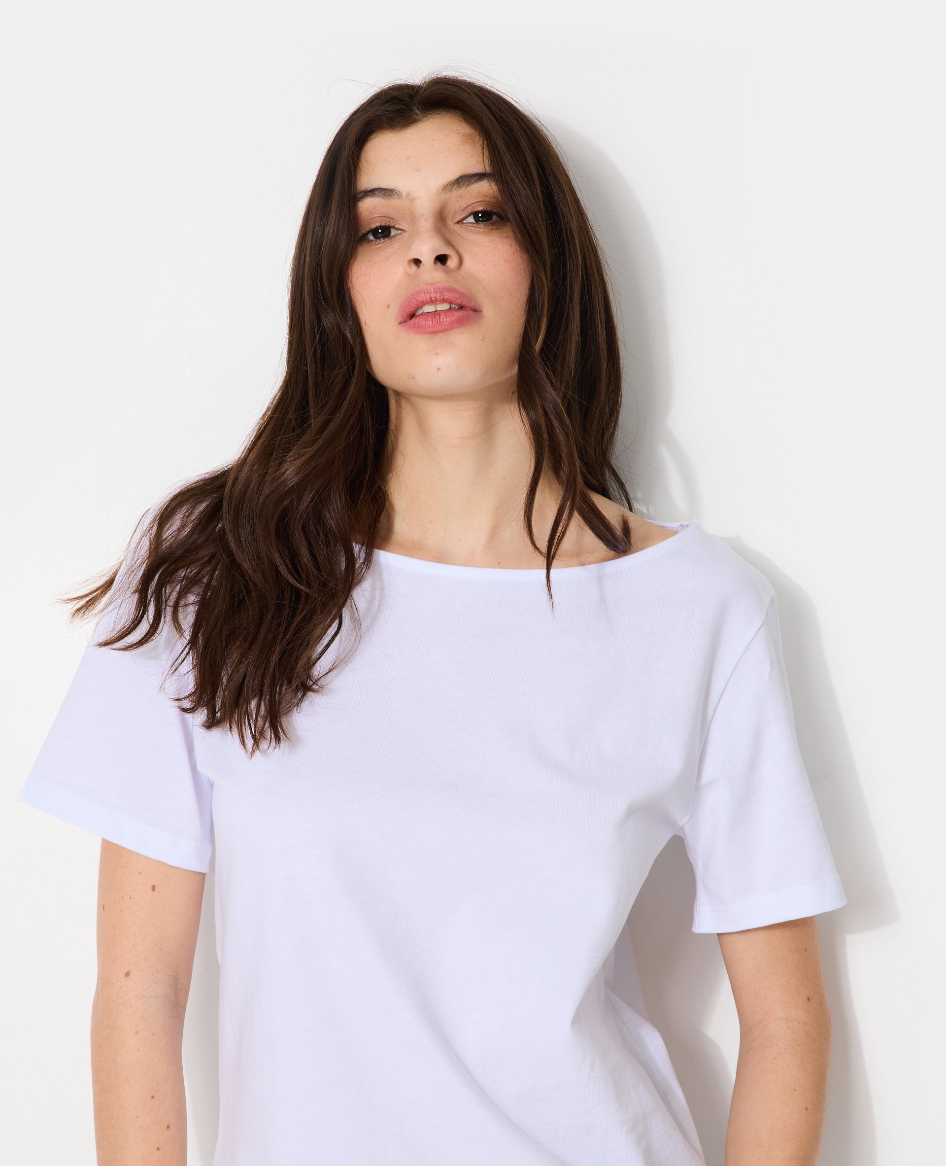 T-shirt manches courtes épaule dégagée
