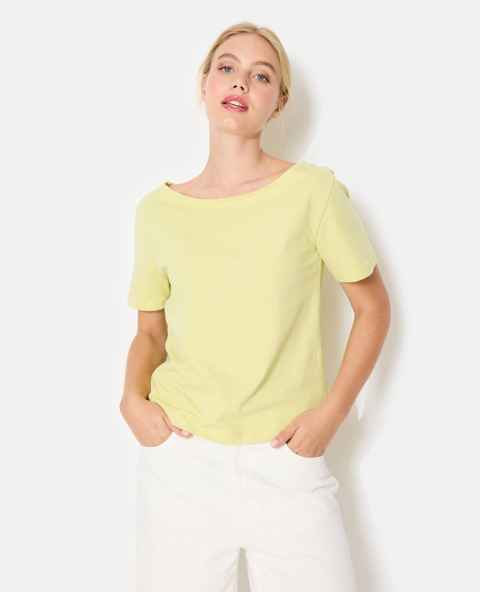 T-shirt manches courtes épaule dégagée