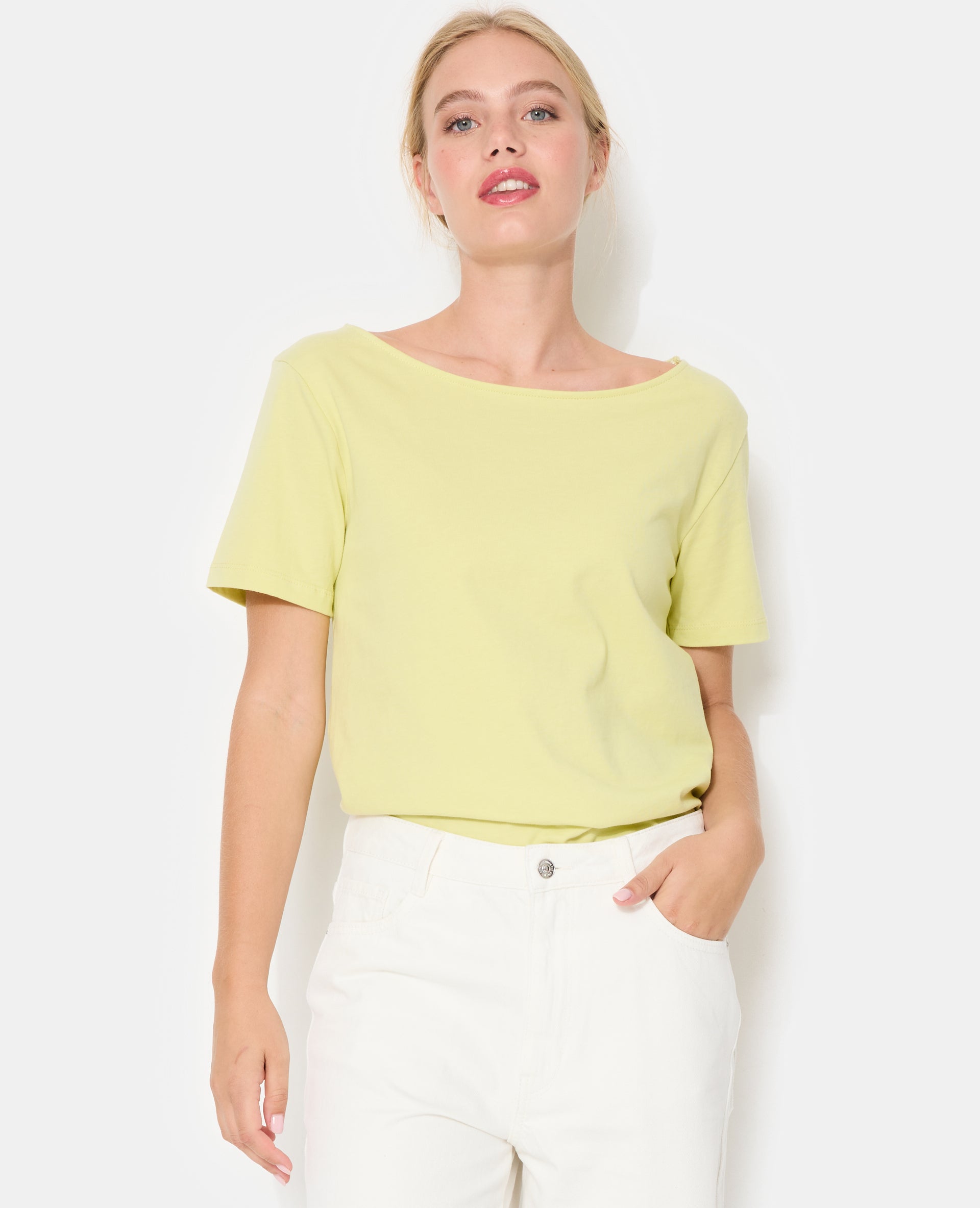 T-shirt manches courtes épaule dégagée