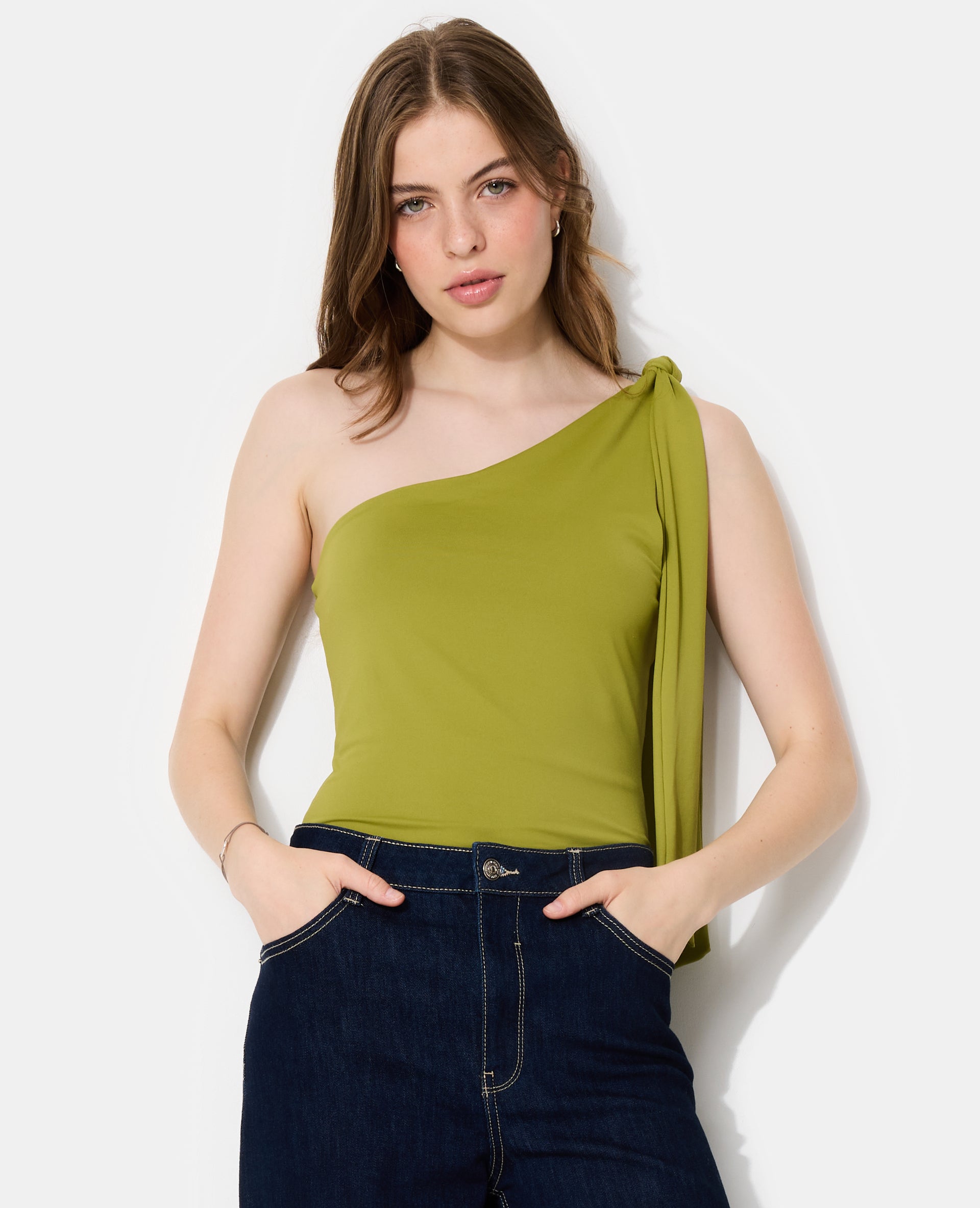 Top asymétrique avec nœud sur épaule